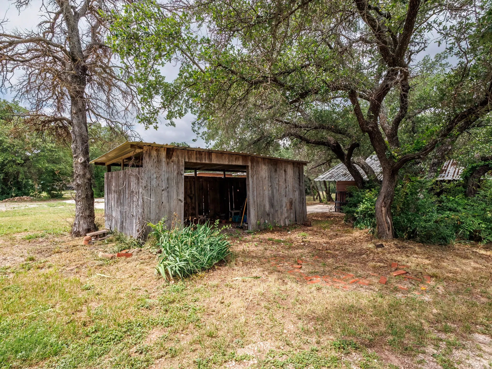 Single Family Residence For Sale in Brown County , 7250 Fm-2125 N, Brownwood, Texas 76801, 3 Bedroom, 2 Bathroom, Garage spaces, 2,346 Sqft, built in 1985, mls#21166823, Real Estate Agent in Brownwood, Homes For Sale in Brown county, Homes For Sale in Brownwood, Realtor in Brownwood Texas, Real Estate Brokerage Independent Realty Texas, Luminita Cordes Realtor