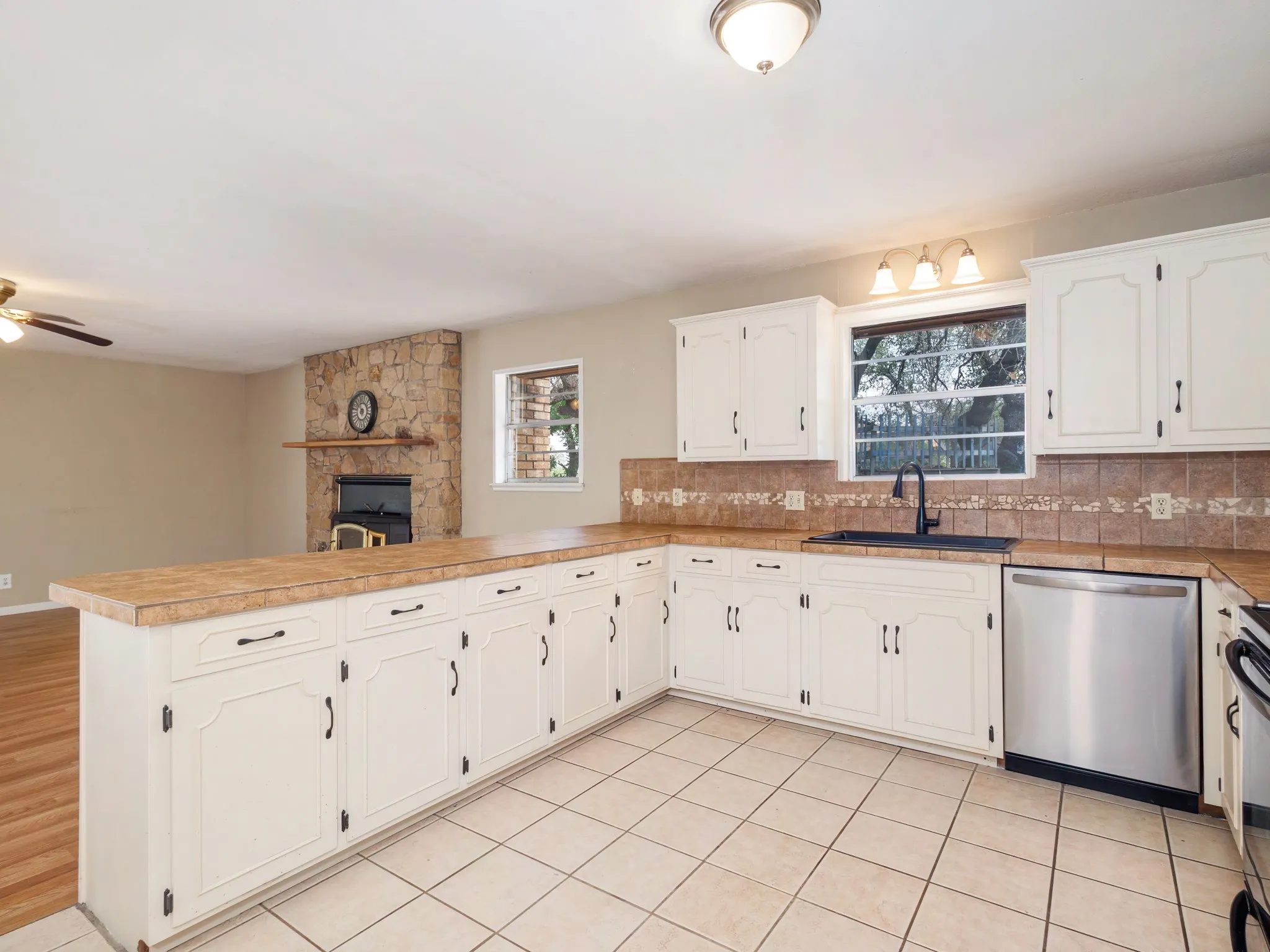 Single Family Residence For Sale in Brown County , 7250 Fm-2125 N, Brownwood, Texas 76801, 3 Bedroom, 2 Bathroom, Garage spaces, 2,346 Sqft, built in 1985, mls#21166823, Real Estate Agent in Brownwood, Homes For Sale in Brown county, Homes For Sale in Brownwood, Realtor in Brownwood Texas, Real Estate Brokerage Independent Realty Texas, Luminita Cordes Realtor
