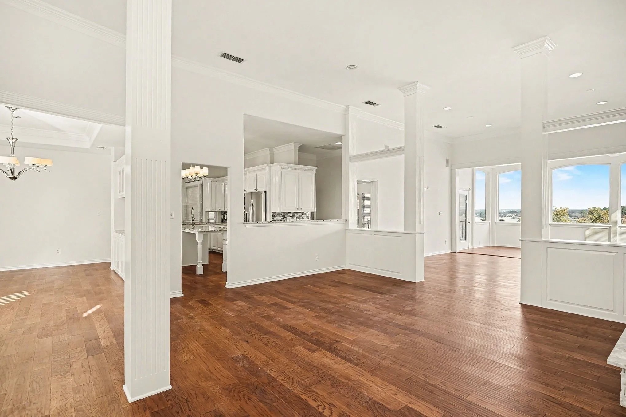 Single Family Residence For Sale in Hood County , 7006 Stone Bluff Court, Granbury, Texas 76048, 4 Bedroom, 4 Bathroom, 2 Garage spaces, 3,258 Sqft, built in 1998, Preowned, mls#21173361, Real Estate Agent in Granbury, Homes For Sale in Hood county, Homes For Sale in Granbury, Realtor in Granbury Texas, Real Estate Brokerage Independent Realty Texas, Luminita Cordes Realtor