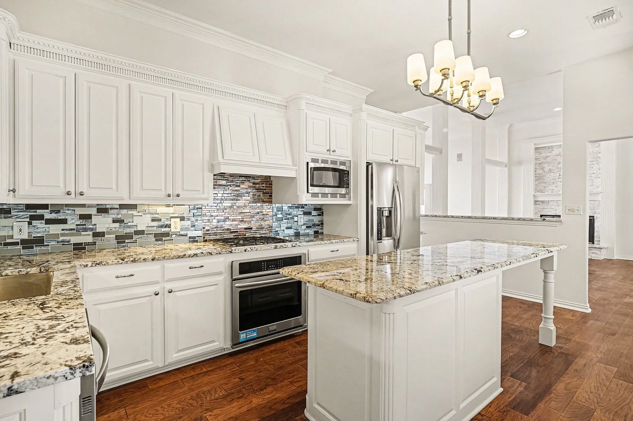 Single Family Residence For Sale in Hood County , 7006 Stone Bluff Court, Granbury, Texas 76048, 4 Bedroom, 4 Bathroom, 2 Garage spaces, 3,258 Sqft, built in 1998, Preowned, mls#21173361, Real Estate Agent in Granbury, Homes For Sale in Hood county, Homes For Sale in Granbury, Realtor in Granbury Texas, Real Estate Brokerage Independent Realty Texas, Luminita Cordes Realtor