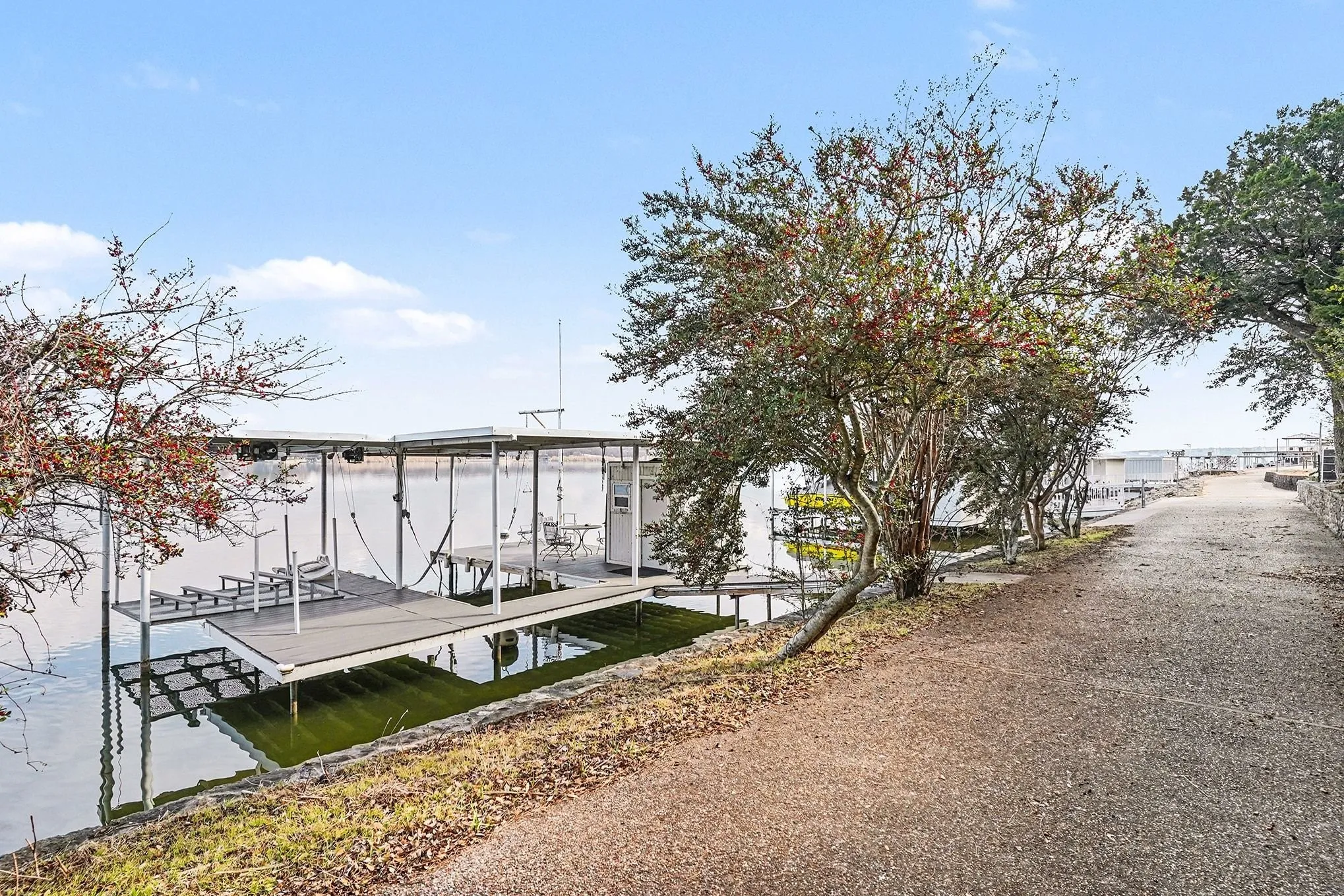 Single Family Residence For Sale in Hood County , 7006 Stone Bluff Court, Granbury, Texas 76048, 4 Bedroom, 4 Bathroom, 2 Garage spaces, 3,258 Sqft, built in 1998, Preowned, mls#21173361, Real Estate Agent in Granbury, Homes For Sale in Hood county, Homes For Sale in Granbury, Realtor in Granbury Texas, Real Estate Brokerage Independent Realty Texas, Luminita Cordes Realtor