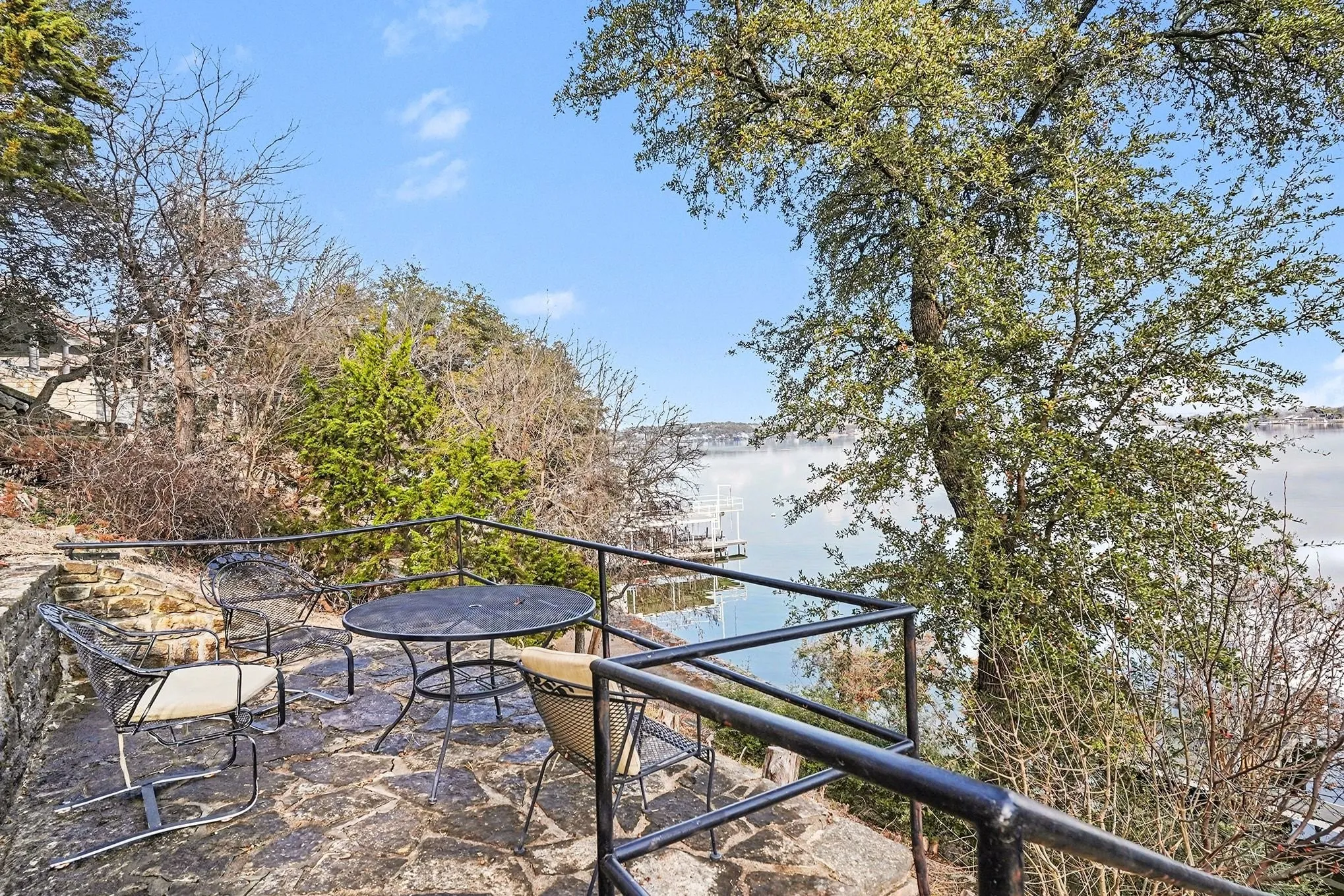 Single Family Residence For Sale in Hood County , 7006 Stone Bluff Court, Granbury, Texas 76048, 4 Bedroom, 4 Bathroom, 2 Garage spaces, 3,258 Sqft, built in 1998, Preowned, mls#21173361, Real Estate Agent in Granbury, Homes For Sale in Hood county, Homes For Sale in Granbury, Realtor in Granbury Texas, Real Estate Brokerage Independent Realty Texas, Luminita Cordes Realtor