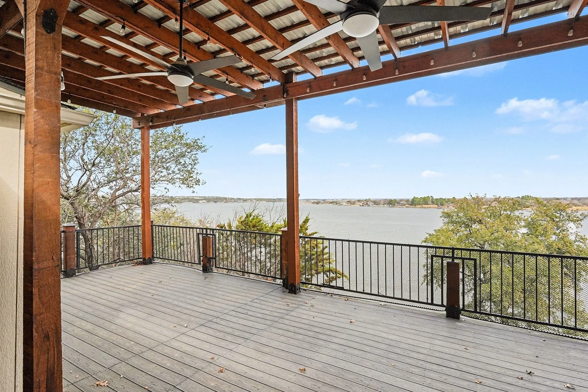 Single Family Residence For Sale in Hood County , 7006 Stone Bluff Court, Granbury, Texas 76048, 4 Bedroom, 4 Bathroom, 2 Garage spaces, 3,258 Sqft, built in 1998, Preowned, mls#21173361, Real Estate Agent in Granbury, Homes For Sale in Hood county, Homes For Sale in Granbury, Realtor in Granbury Texas, Real Estate Brokerage Independent Realty Texas, Luminita Cordes Realtor