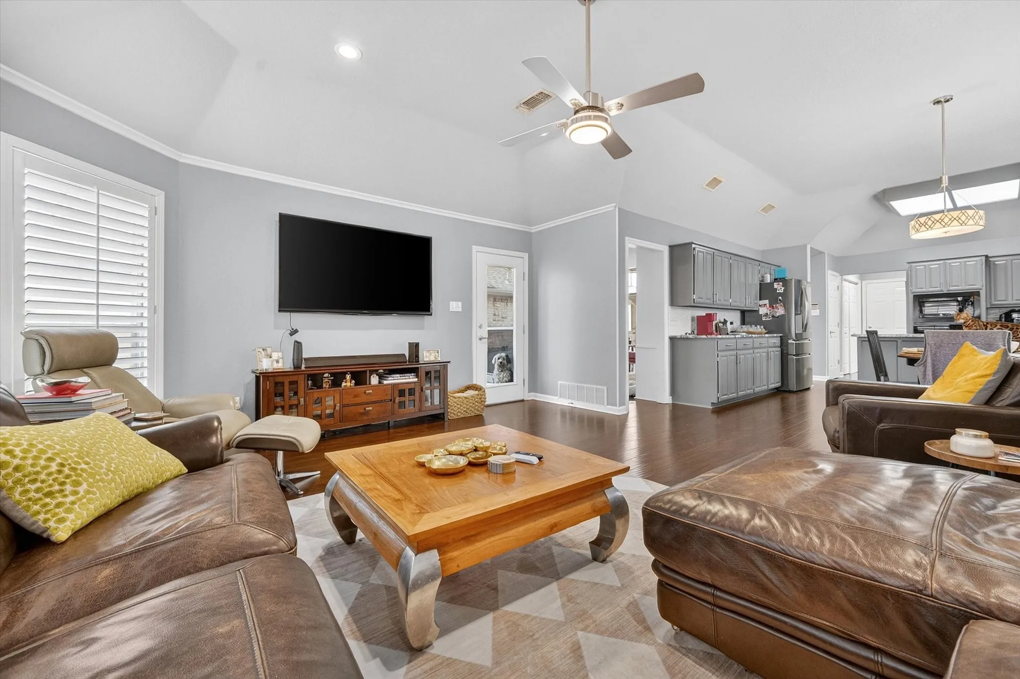 Single Family Residence For Sale in Tarrant County , 3211 Summergrove Drive, Arlington, Texas 76001, 4 Bedroom, 2 Bathroom, 2 Garage spaces, 2,499 Sqft, built in 1992, Price $420,000, mls#21173416, Real Estate Agent in Arlington, Homes For Sale in Tarrant county, Homes For Sale in Arlington, Realtor in Arlington Texas, Real Estate Brokerage Independent Realty Texas, Luminita Cordes Realtor