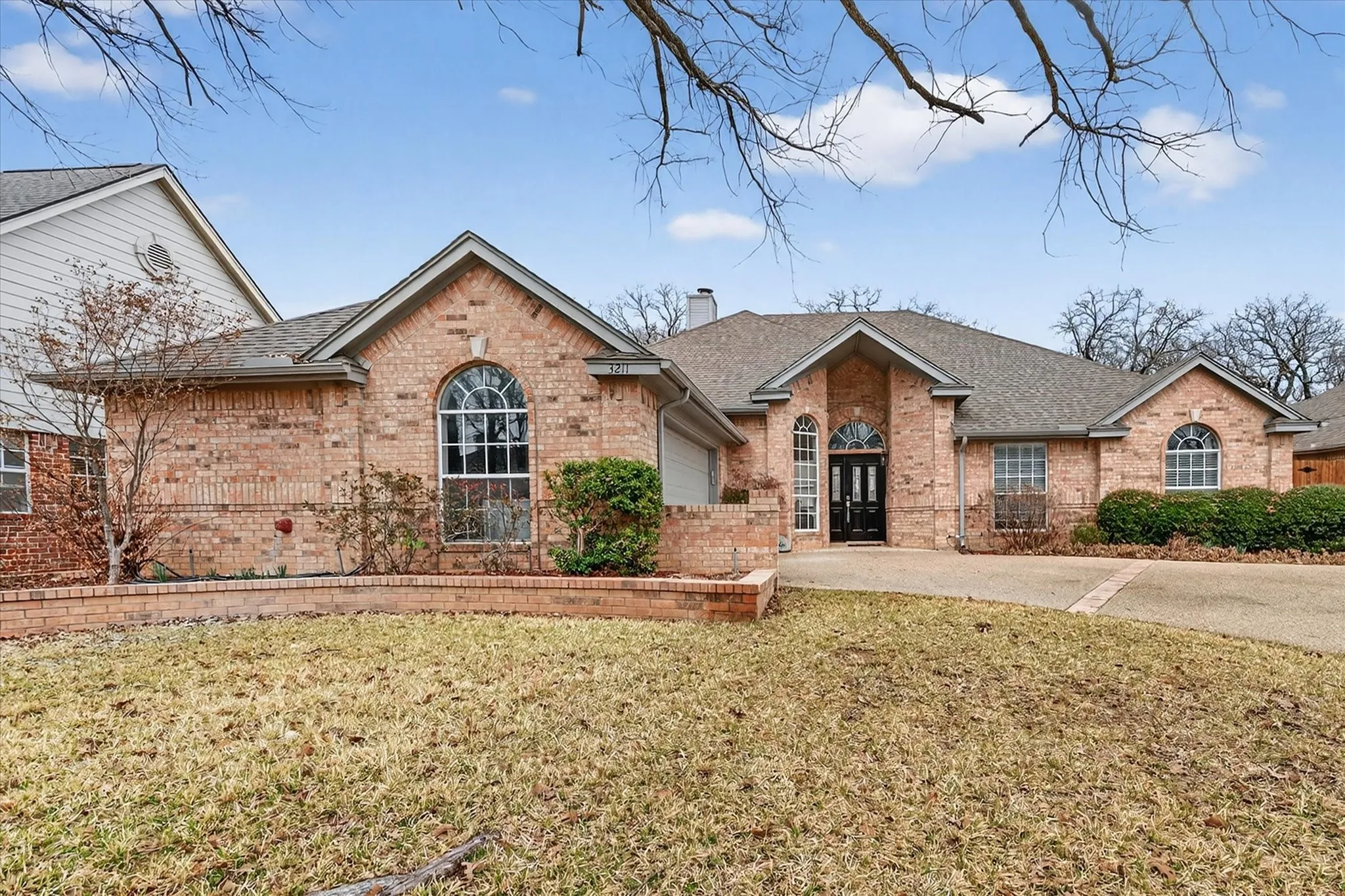 Single Family Residence For Sale in Tarrant County , 3211 Summergrove Drive, Arlington, Texas 76001, 4 Bedroom, 2 Bathroom, 2 Garage spaces, 2,499 Sqft, built in 1992, Price $420,000, mls#21173416, Real Estate Agent in Arlington, Homes For Sale in Tarrant county, Homes For Sale in Arlington, Realtor in Arlington Texas, Real Estate Brokerage Independent Realty Texas, Luminita Cordes Realtor