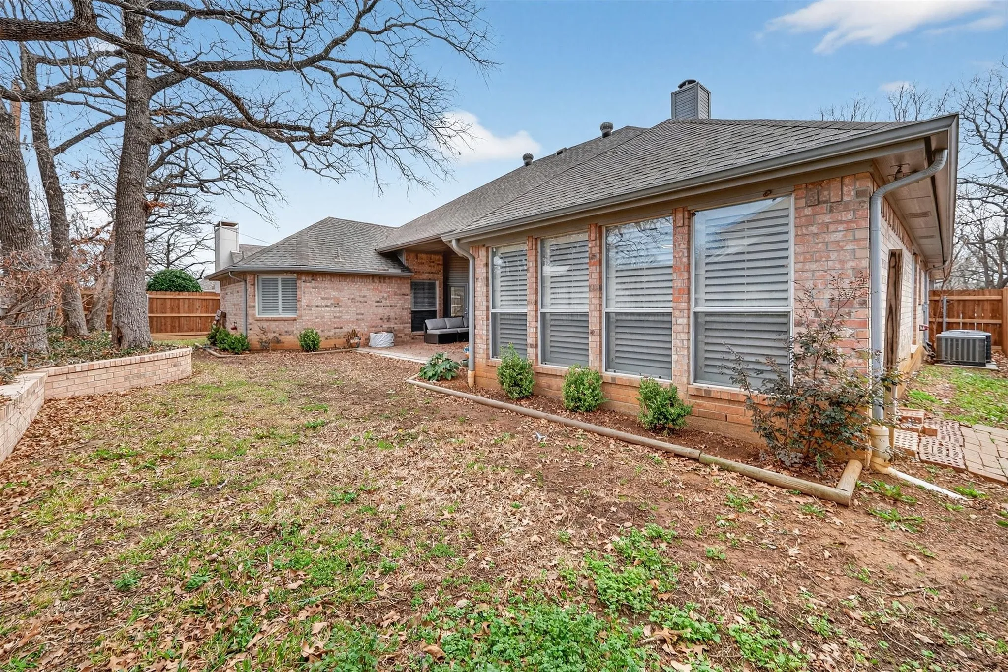 Single Family Residence For Sale in Tarrant County , 3211 Summergrove Drive, Arlington, Texas 76001, 4 Bedroom, 2 Bathroom, 2 Garage spaces, 2,499 Sqft, built in 1992, Price $420,000, mls#21173416, Real Estate Agent in Arlington, Homes For Sale in Tarrant county, Homes For Sale in Arlington, Realtor in Arlington Texas, Real Estate Brokerage Independent Realty Texas, Luminita Cordes Realtor