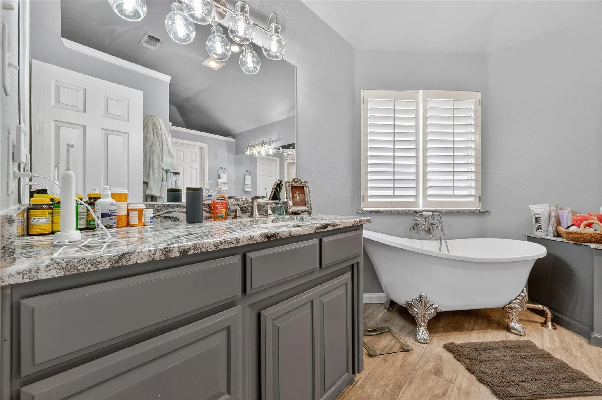 Single Family Residence For Sale in Tarrant County , 3211 Summergrove Drive, Arlington, Texas 76001, 4 Bedroom, 2 Bathroom, 2 Garage spaces, 2,499 Sqft, built in 1992, Price $420,000, mls#21173416, Real Estate Agent in Arlington, Homes For Sale in Tarrant county, Homes For Sale in Arlington, Realtor in Arlington Texas, Real Estate Brokerage Independent Realty Texas, Luminita Cordes Realtor