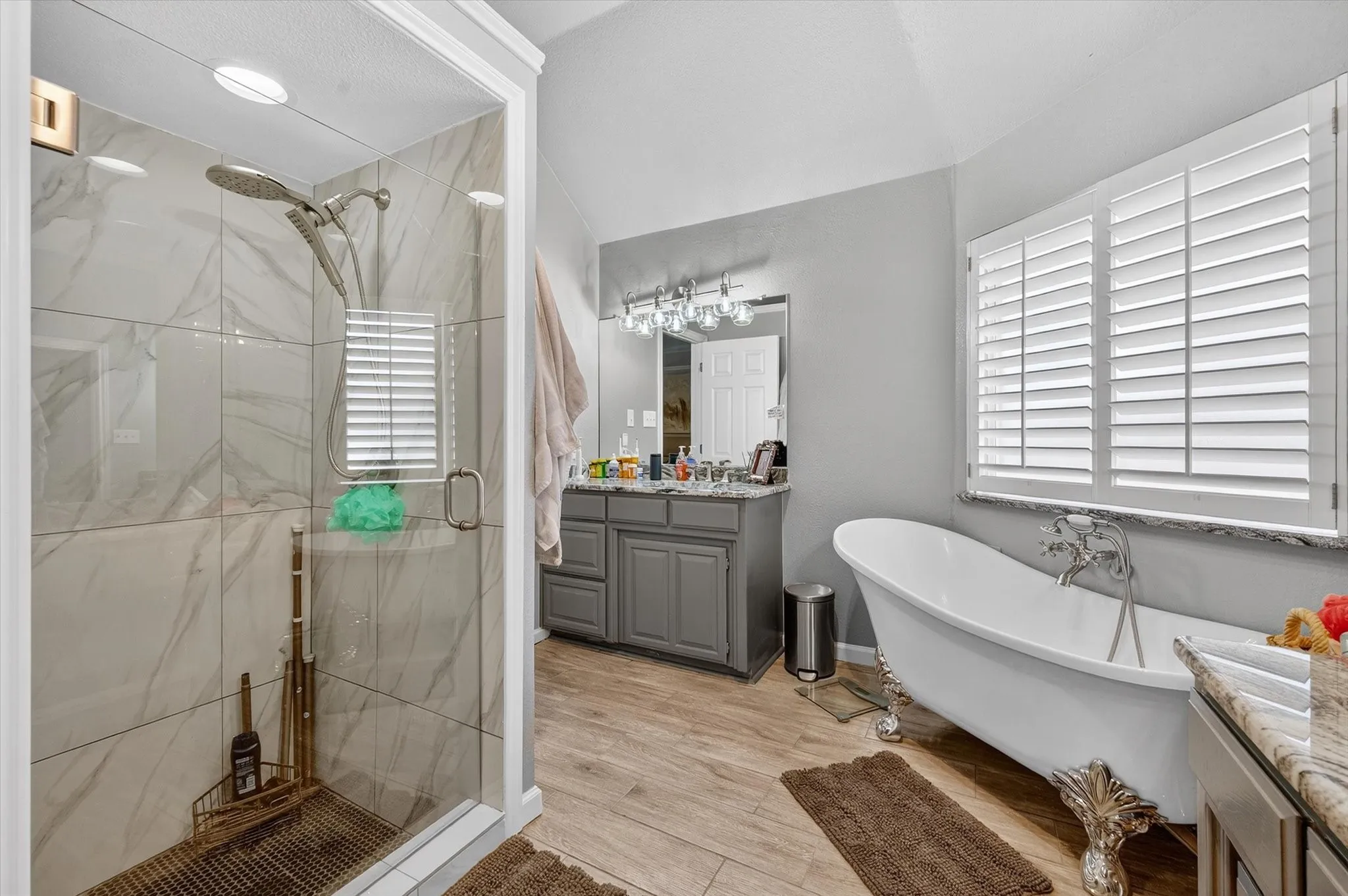 Single Family Residence For Sale in Tarrant County , 3211 Summergrove Drive, Arlington, Texas 76001, 4 Bedroom, 2 Bathroom, 2 Garage spaces, 2,499 Sqft, built in 1992, Price $420,000, mls#21173416, Real Estate Agent in Arlington, Homes For Sale in Tarrant county, Homes For Sale in Arlington, Realtor in Arlington Texas, Real Estate Brokerage Independent Realty Texas, Luminita Cordes Realtor