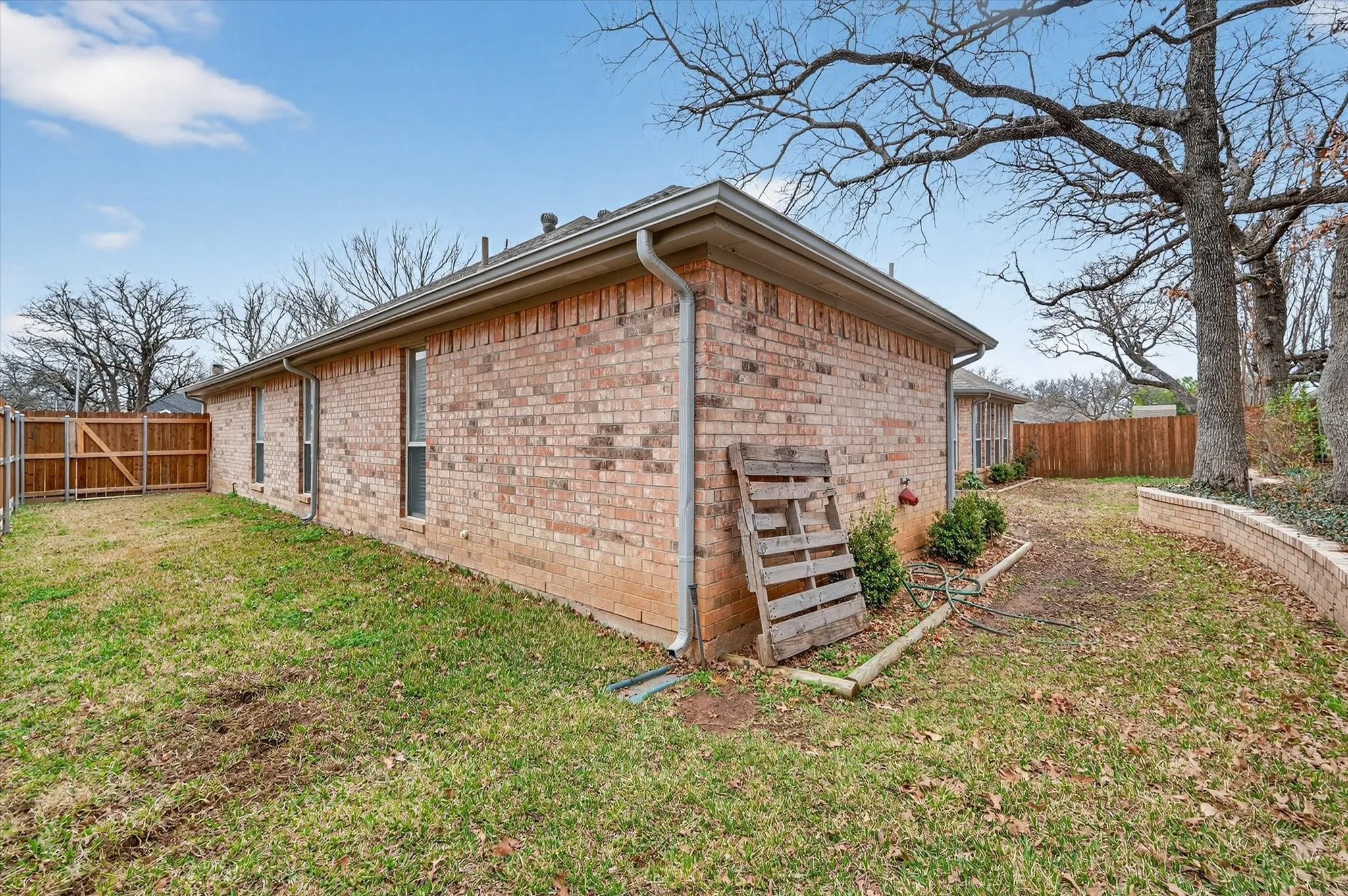 Single Family Residence For Sale in Tarrant County , 3211 Summergrove Drive, Arlington, Texas 76001, 4 Bedroom, 2 Bathroom, 2 Garage spaces, 2,499 Sqft, built in 1992, Price $420,000, mls#21173416, Real Estate Agent in Arlington, Homes For Sale in Tarrant county, Homes For Sale in Arlington, Realtor in Arlington Texas, Real Estate Brokerage Independent Realty Texas, Luminita Cordes Realtor