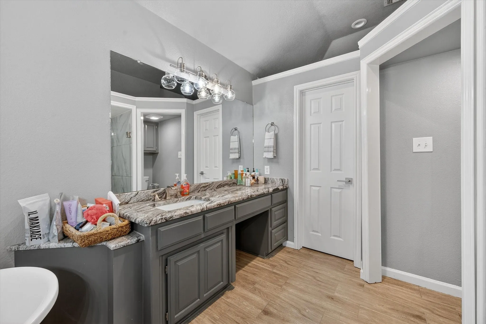 Single Family Residence For Sale in Tarrant County , 3211 Summergrove Drive, Arlington, Texas 76001, 4 Bedroom, 2 Bathroom, 2 Garage spaces, 2,499 Sqft, built in 1992, Price $420,000, mls#21173416, Real Estate Agent in Arlington, Homes For Sale in Tarrant county, Homes For Sale in Arlington, Realtor in Arlington Texas, Real Estate Brokerage Independent Realty Texas, Luminita Cordes Realtor