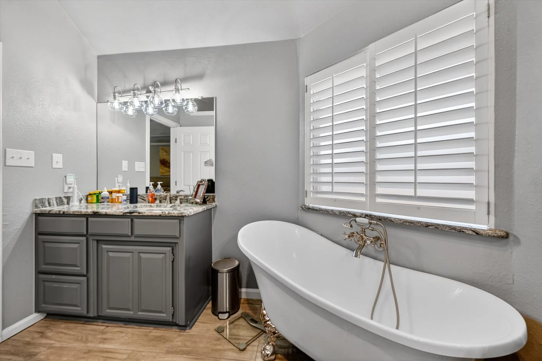 Single Family Residence For Sale in Tarrant County , 3211 Summergrove Drive, Arlington, Texas 76001, 4 Bedroom, 2 Bathroom, 2 Garage spaces, 2,499 Sqft, built in 1992, Price $420,000, mls#21173416, Real Estate Agent in Arlington, Homes For Sale in Tarrant county, Homes For Sale in Arlington, Realtor in Arlington Texas, Real Estate Brokerage Independent Realty Texas, Luminita Cordes Realtor