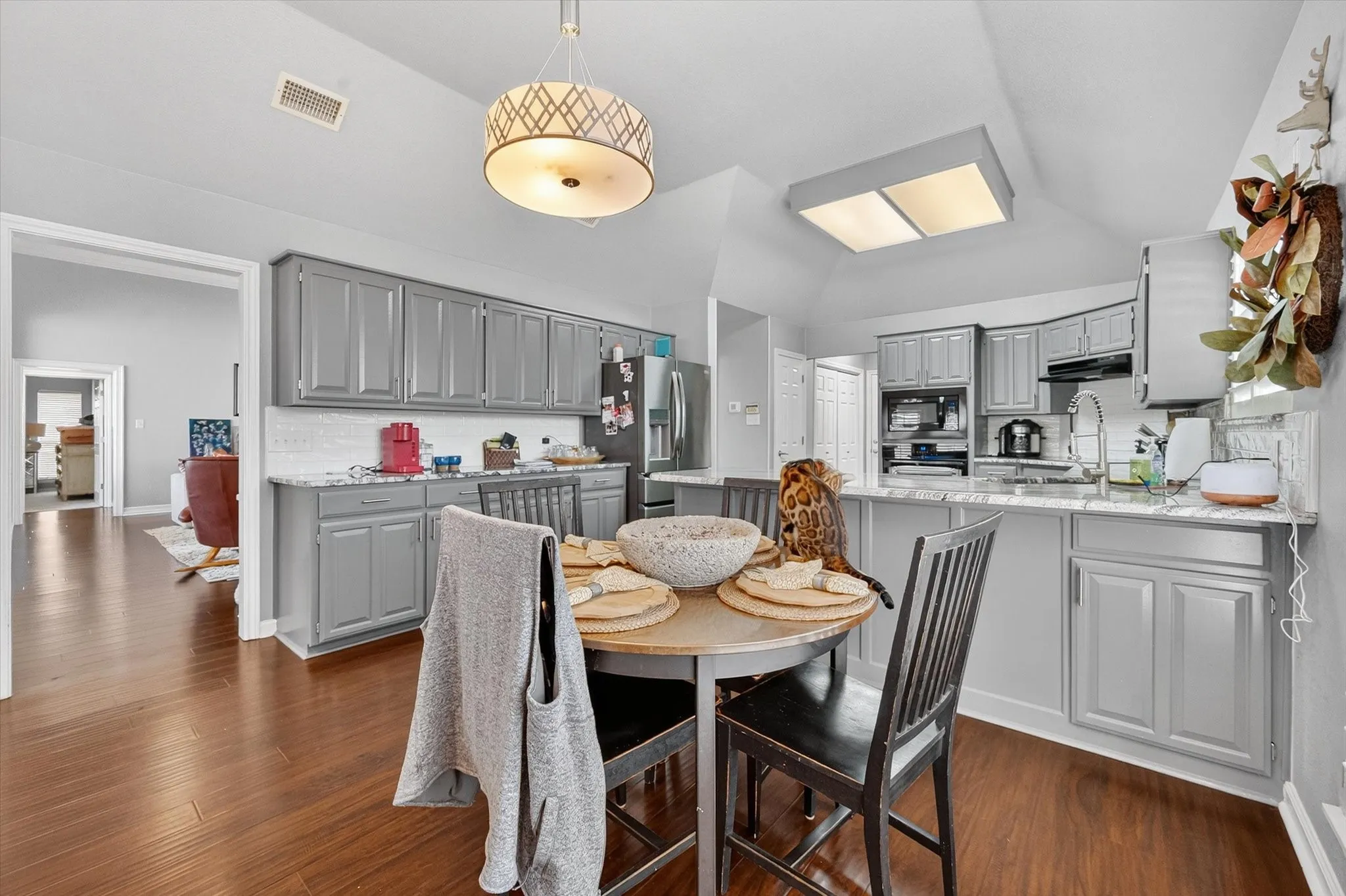 Single Family Residence For Sale in Tarrant County , 3211 Summergrove Drive, Arlington, Texas 76001, 4 Bedroom, 2 Bathroom, 2 Garage spaces, 2,499 Sqft, built in 1992, Price $420,000, mls#21173416, Real Estate Agent in Arlington, Homes For Sale in Tarrant county, Homes For Sale in Arlington, Realtor in Arlington Texas, Real Estate Brokerage Independent Realty Texas, Luminita Cordes Realtor