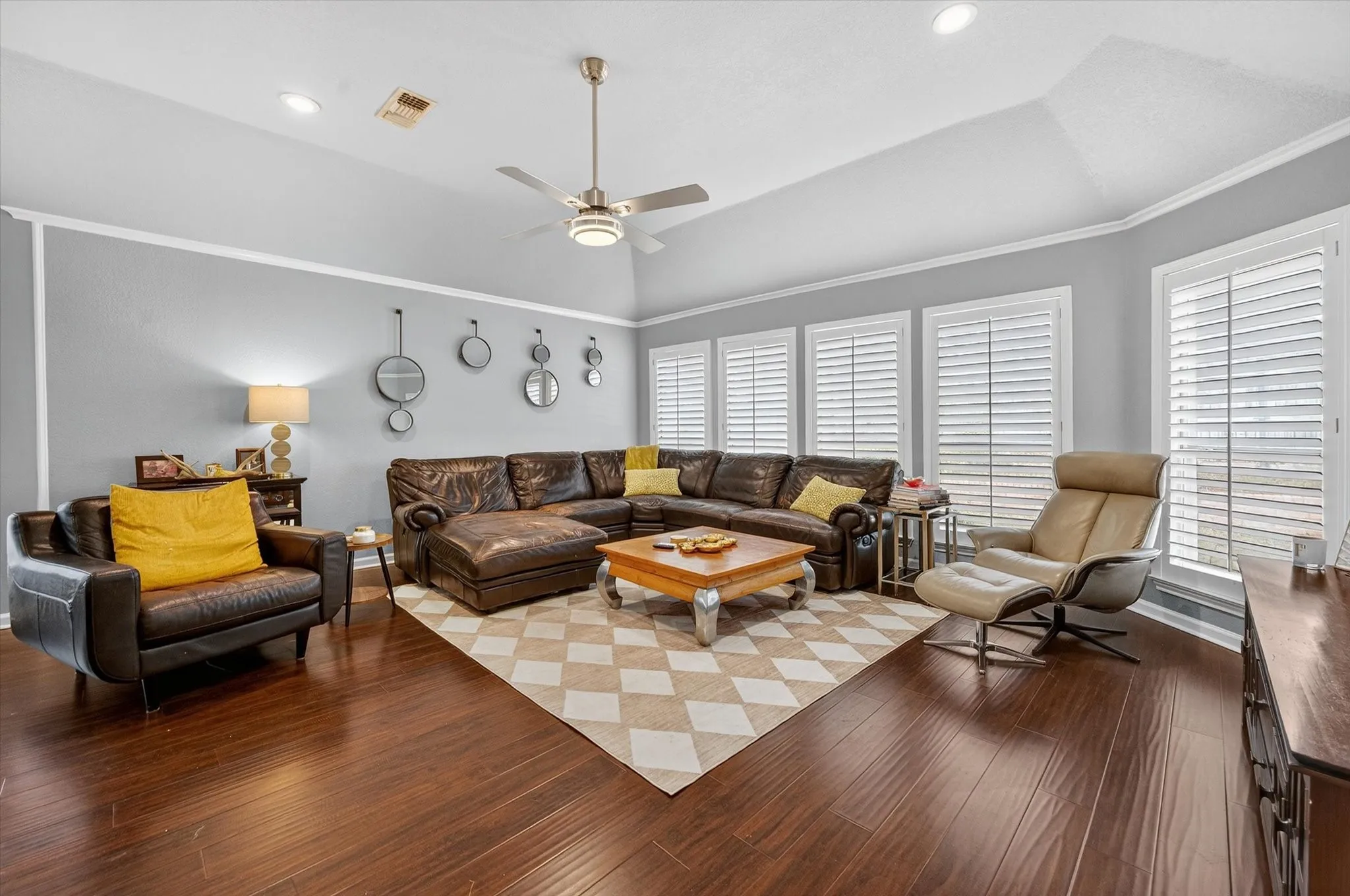 Single Family Residence For Sale in Tarrant County , 3211 Summergrove Drive, Arlington, Texas 76001, 4 Bedroom, 2 Bathroom, 2 Garage spaces, 2,499 Sqft, built in 1992, Price $420,000, mls#21173416, Real Estate Agent in Arlington, Homes For Sale in Tarrant county, Homes For Sale in Arlington, Realtor in Arlington Texas, Real Estate Brokerage Independent Realty Texas, Luminita Cordes Realtor
