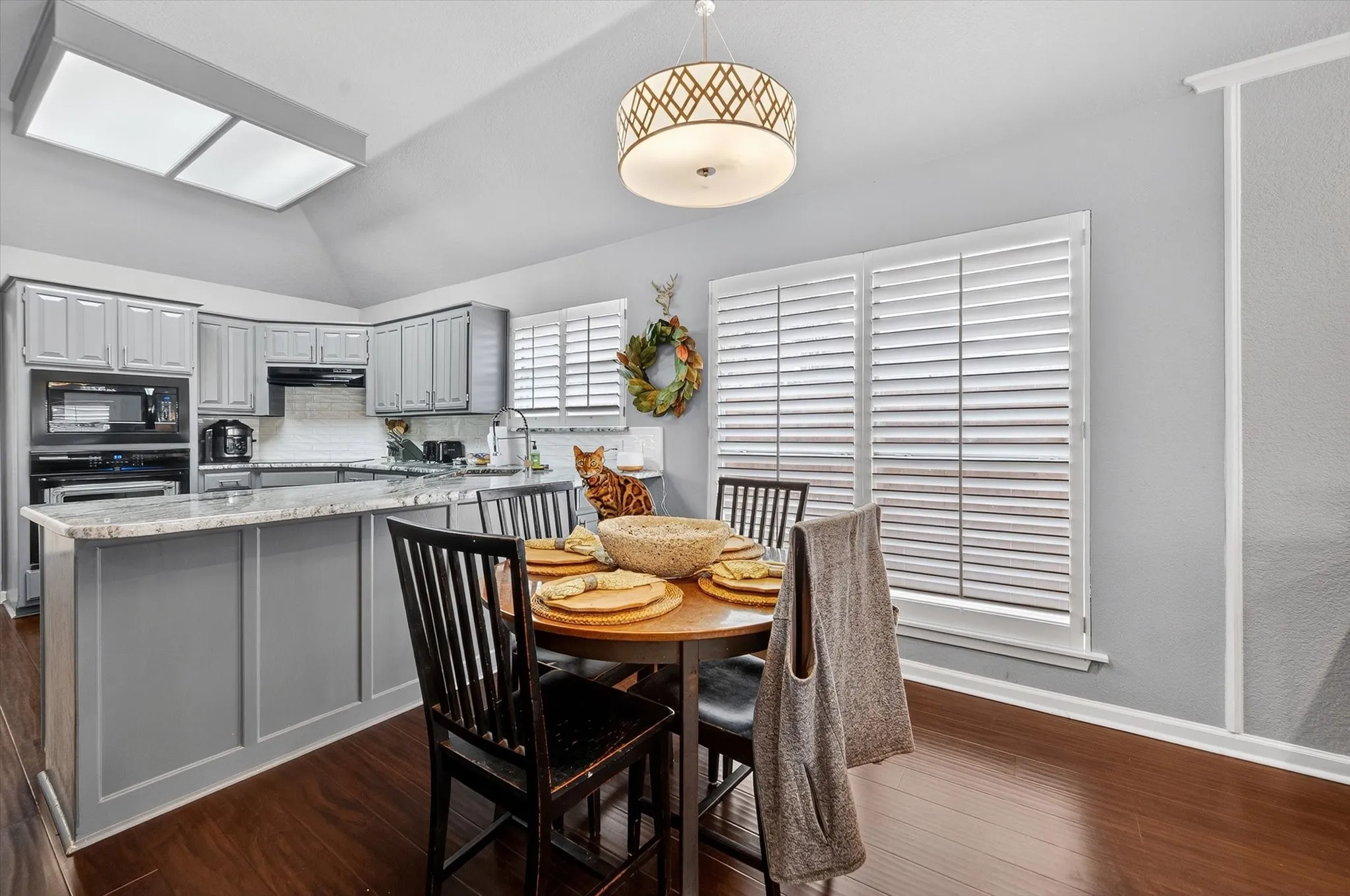 Single Family Residence For Sale in Tarrant County , 3211 Summergrove Drive, Arlington, Texas 76001, 4 Bedroom, 2 Bathroom, 2 Garage spaces, 2,499 Sqft, built in 1992, Price $420,000, mls#21173416, Real Estate Agent in Arlington, Homes For Sale in Tarrant county, Homes For Sale in Arlington, Realtor in Arlington Texas, Real Estate Brokerage Independent Realty Texas, Luminita Cordes Realtor