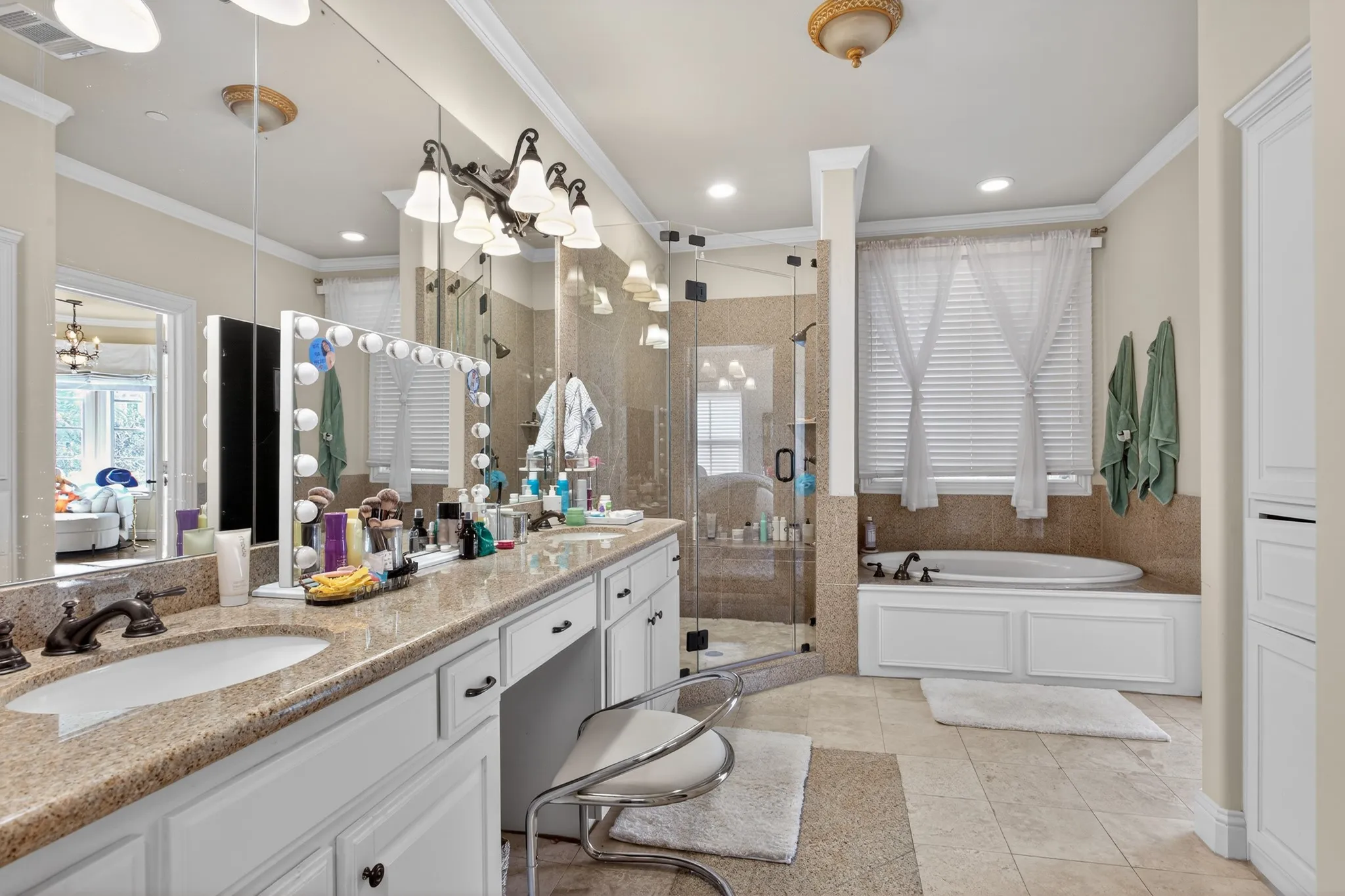 Condominium For Rent in Dallas County , 5801 Hillcrest Avenue 06, University Park, Texas 75205, 3 Bedroom, 3 Bathroom, 2 Garage spaces, 2,110 Sqft, built in 2005, Preowned, mls#21173355, Real Estate Agent in University Park, Homes For Rent in Dallas county, Homes For Rent in University Park, Realtor in University Park Texas, Real Estate Brokerage Independent Realty Texas, Luminita Cordes Realtor