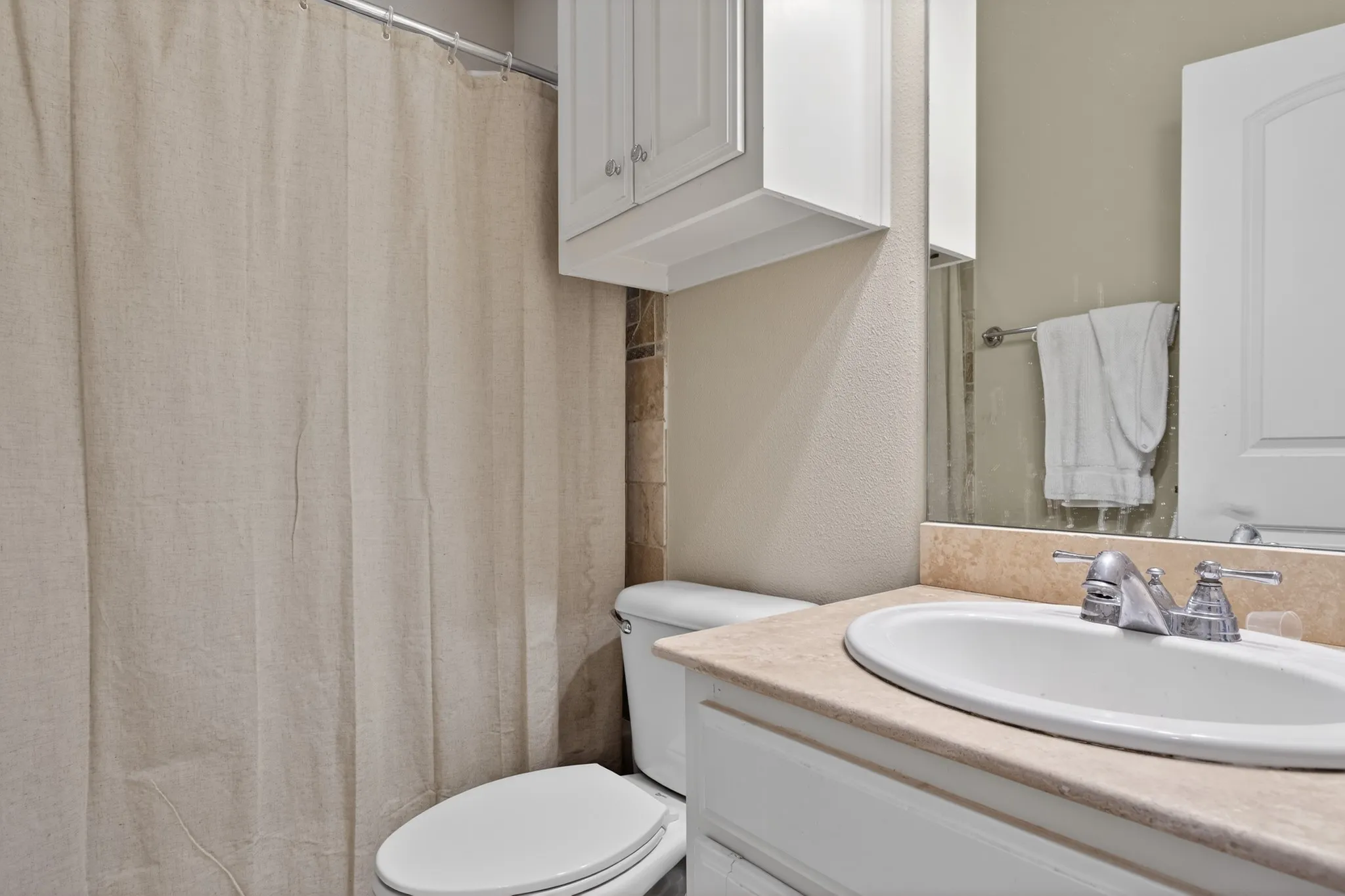 Condominium For Rent in Dallas County , 5801 Hillcrest Avenue 06, University Park, Texas 75205, 3 Bedroom, 3 Bathroom, 2 Garage spaces, 2,110 Sqft, built in 2005, Preowned, mls#21173355, Real Estate Agent in University Park, Homes For Rent in Dallas county, Homes For Rent in University Park, Realtor in University Park Texas, Real Estate Brokerage Independent Realty Texas, Luminita Cordes Realtor