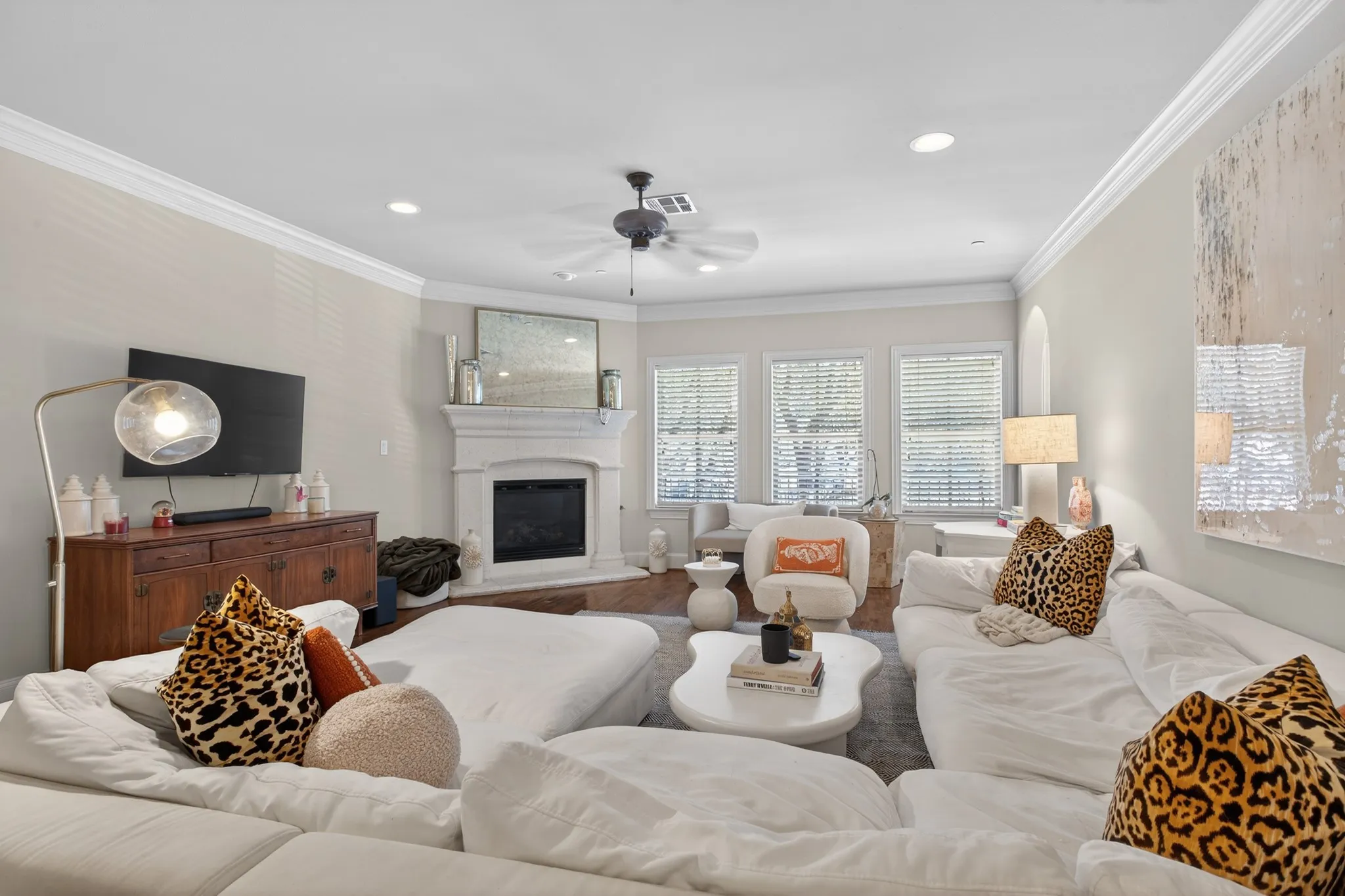 Condominium For Rent in Dallas County , 5801 Hillcrest Avenue 06, University Park, Texas 75205, 3 Bedroom, 3 Bathroom, 2 Garage spaces, 2,110 Sqft, built in 2005, Preowned, mls#21173355, Real Estate Agent in University Park, Homes For Rent in Dallas county, Homes For Rent in University Park, Realtor in University Park Texas, Real Estate Brokerage Independent Realty Texas, Luminita Cordes Realtor