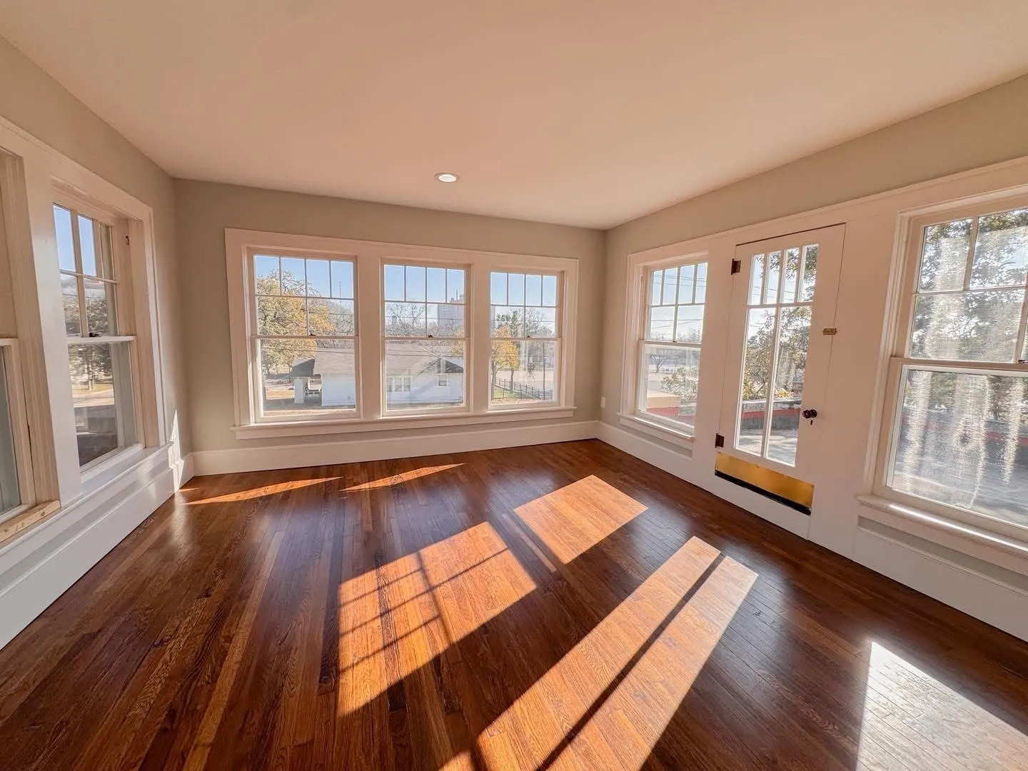 Single Family Residence For Sale in Palo Pinto County , 211 NW 4th Avenue, Mineral Wells, Texas 76067, 4 Bedroom, 3 Bathroom, Garage spaces, 3,052 Sqft, built in 1900, Preowned, mls#21151706, Real Estate Agent in Mineral Wells, Homes For Sale in Palo Pinto county, Homes For Sale in Mineral Wells, Realtor in Mineral Wells Texas, Real Estate Brokerage Independent Realty Texas, Luminita Cordes Realtor