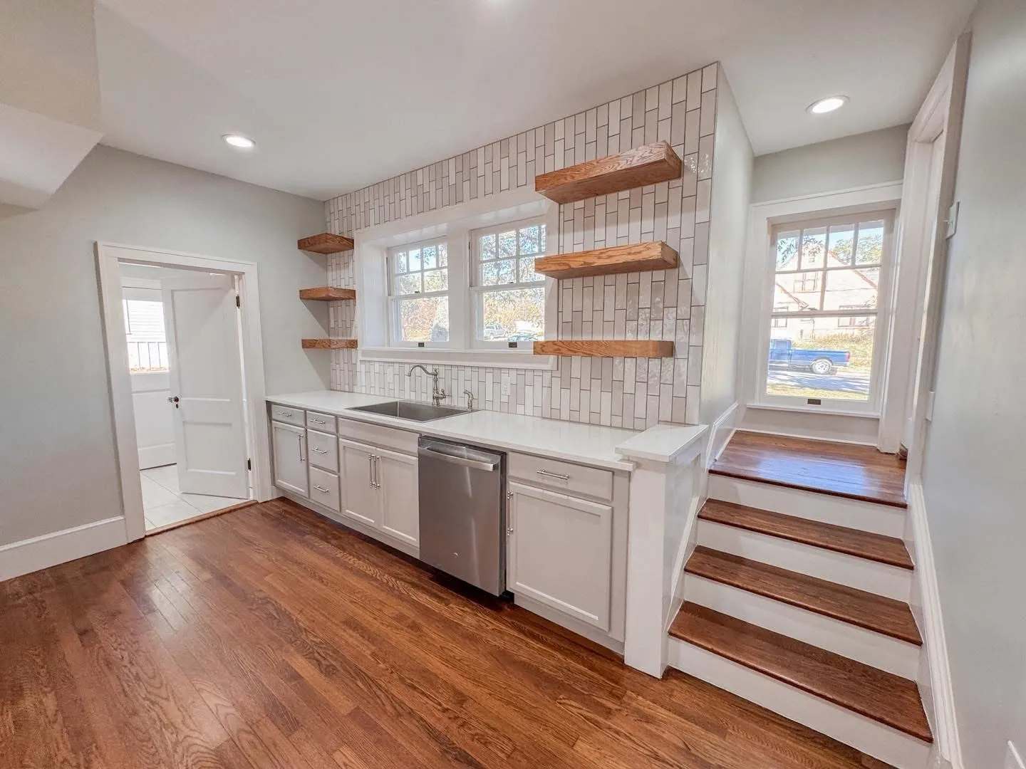 Single Family Residence For Sale in Palo Pinto County , 211 NW 4th Avenue, Mineral Wells, Texas 76067, 4 Bedroom, 3 Bathroom, Garage spaces, 3,052 Sqft, built in 1900, Preowned, mls#21151706, Real Estate Agent in Mineral Wells, Homes For Sale in Palo Pinto county, Homes For Sale in Mineral Wells, Realtor in Mineral Wells Texas, Real Estate Brokerage Independent Realty Texas, Luminita Cordes Realtor