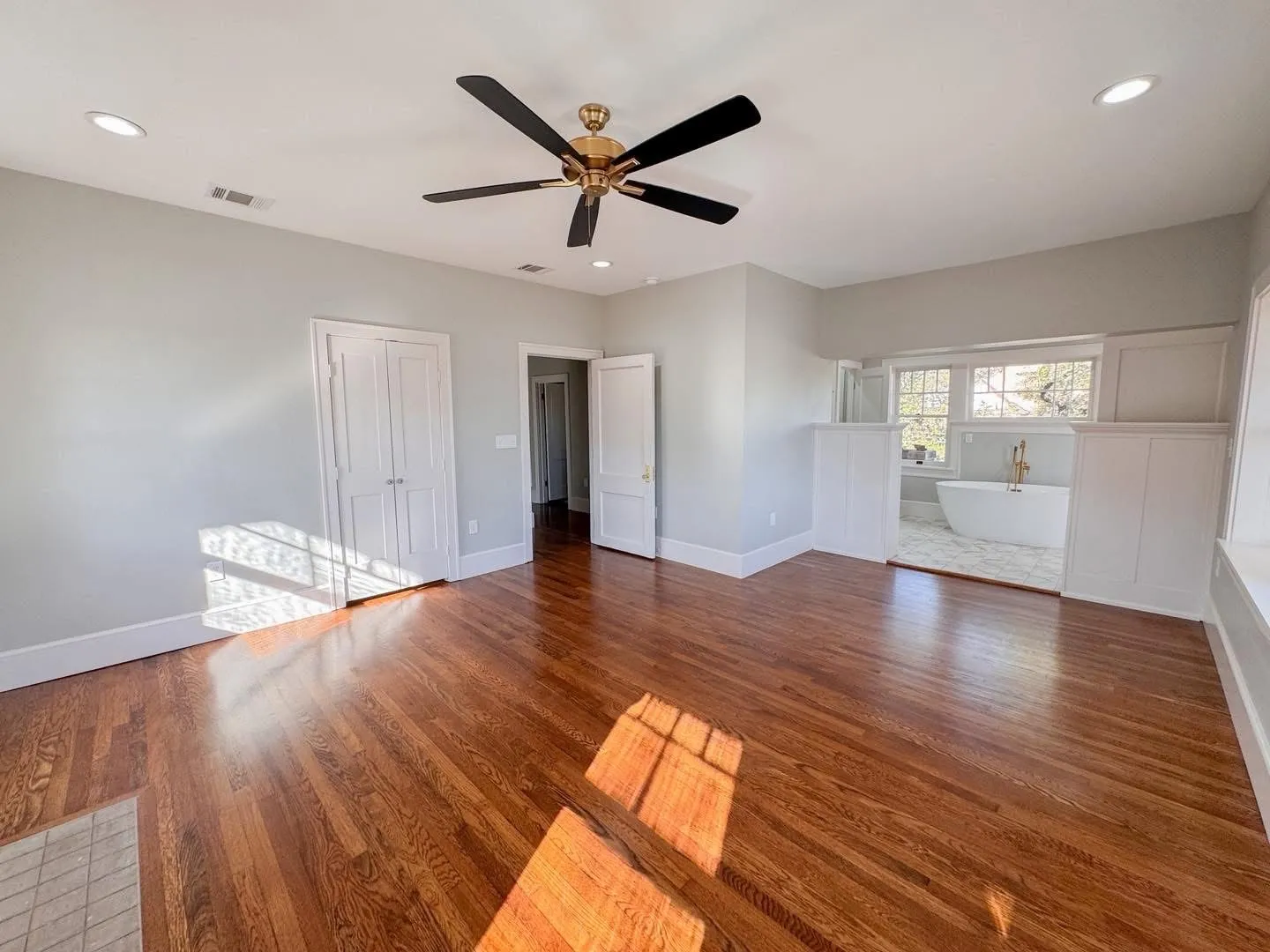 Single Family Residence For Sale in Palo Pinto County , 211 NW 4th Avenue, Mineral Wells, Texas 76067, 4 Bedroom, 3 Bathroom, Garage spaces, 3,052 Sqft, built in 1900, Preowned, mls#21151706, Real Estate Agent in Mineral Wells, Homes For Sale in Palo Pinto county, Homes For Sale in Mineral Wells, Realtor in Mineral Wells Texas, Real Estate Brokerage Independent Realty Texas, Luminita Cordes Realtor
