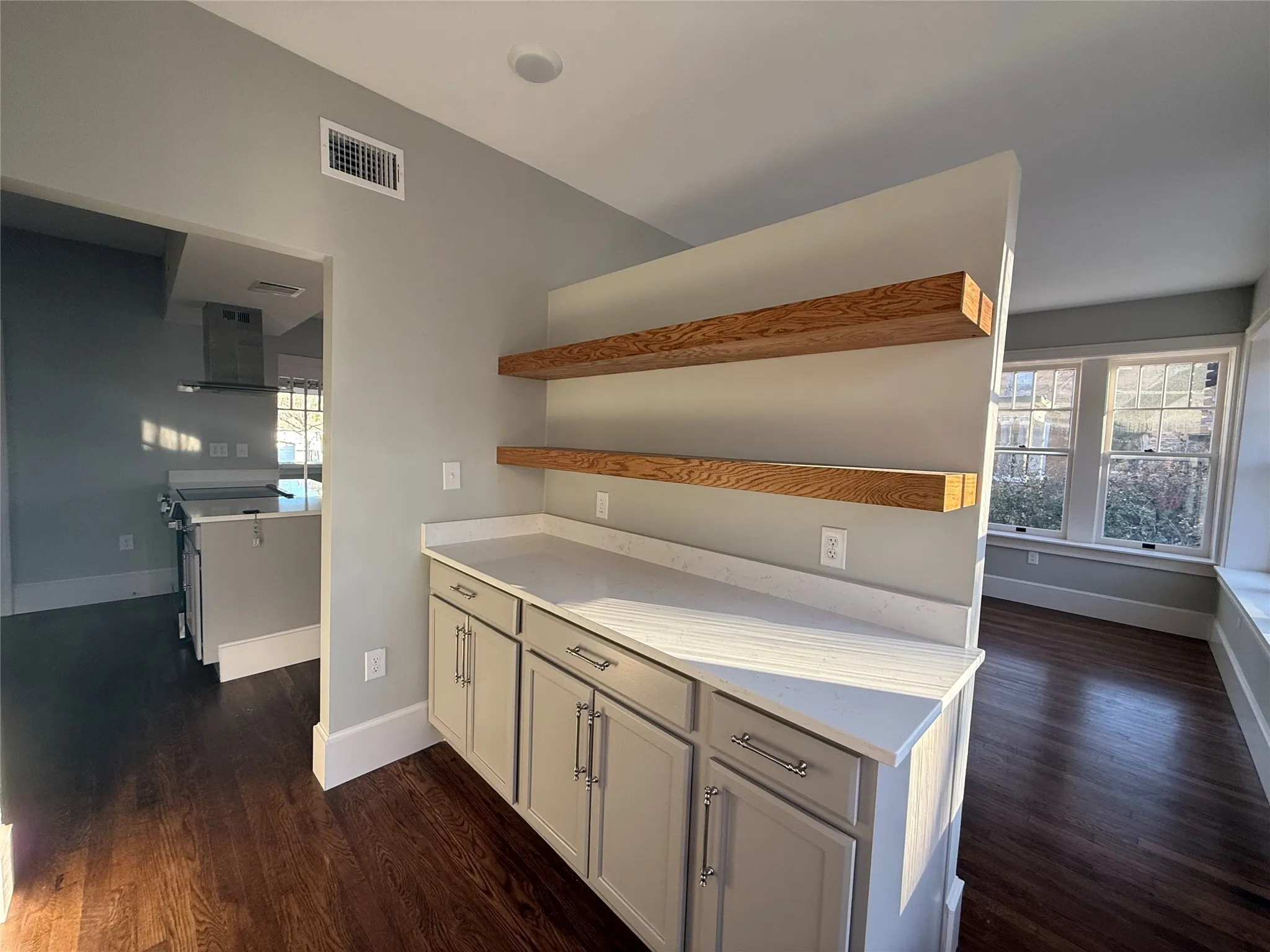 Single Family Residence For Sale in Palo Pinto County , 211 NW 4th Avenue, Mineral Wells, Texas 76067, 4 Bedroom, 3 Bathroom, Garage spaces, 3,052 Sqft, built in 1900, Preowned, mls#21151706, Real Estate Agent in Mineral Wells, Homes For Sale in Palo Pinto county, Homes For Sale in Mineral Wells, Realtor in Mineral Wells Texas, Real Estate Brokerage Independent Realty Texas, Luminita Cordes Realtor