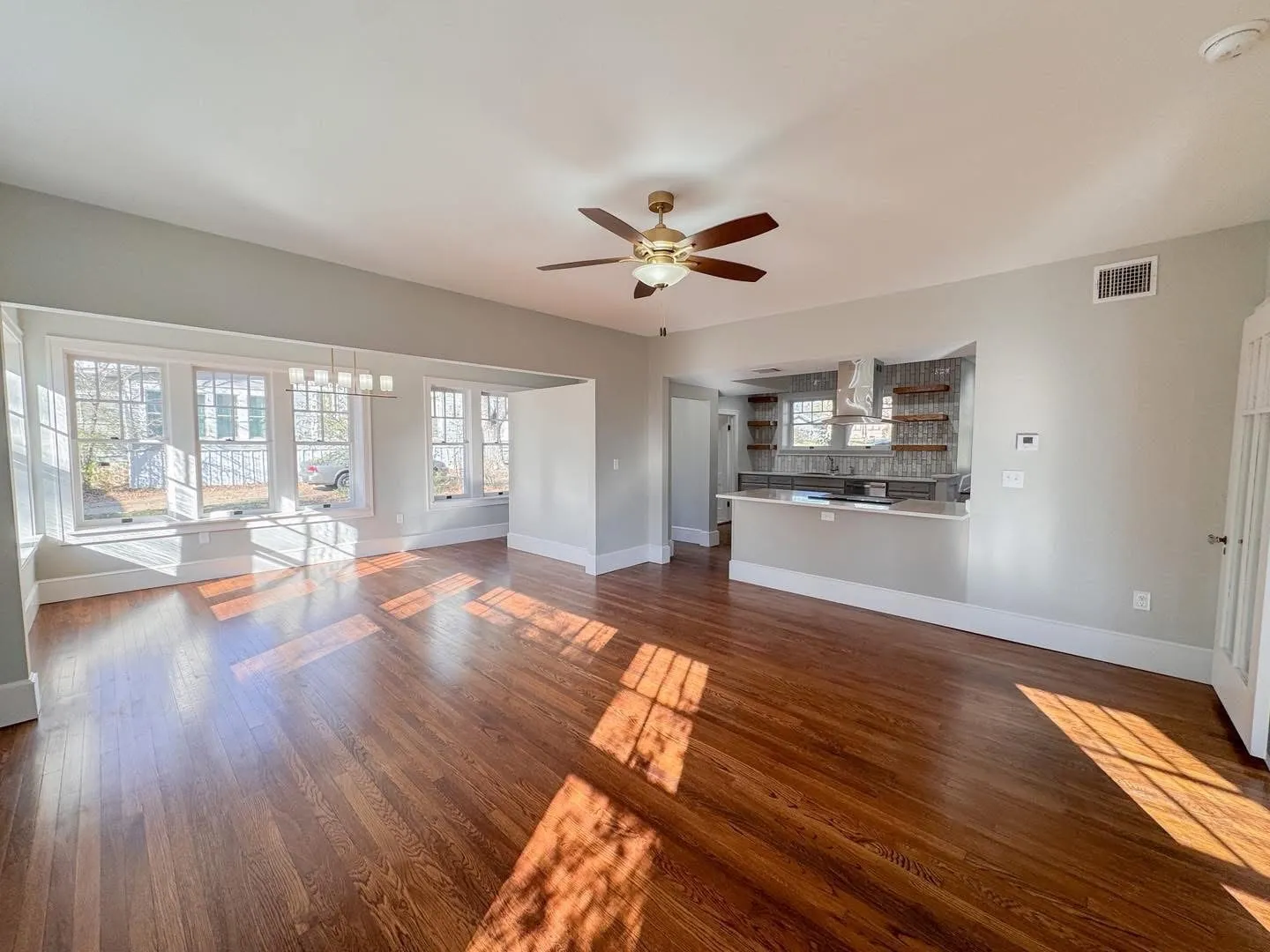 Single Family Residence For Sale in Palo Pinto County , 211 NW 4th Avenue, Mineral Wells, Texas 76067, 4 Bedroom, 3 Bathroom, Garage spaces, 3,052 Sqft, built in 1900, Preowned, mls#21151706, Real Estate Agent in Mineral Wells, Homes For Sale in Palo Pinto county, Homes For Sale in Mineral Wells, Realtor in Mineral Wells Texas, Real Estate Brokerage Independent Realty Texas, Luminita Cordes Realtor