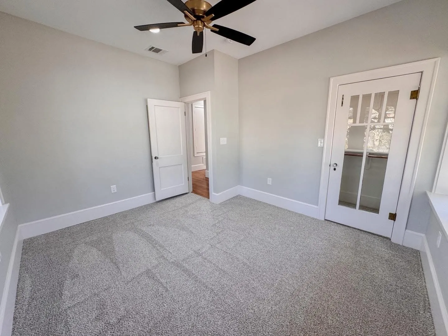 Single Family Residence For Sale in Palo Pinto County , 211 NW 4th Avenue, Mineral Wells, Texas 76067, 4 Bedroom, 3 Bathroom, Garage spaces, 3,052 Sqft, built in 1900, Preowned, mls#21151706, Real Estate Agent in Mineral Wells, Homes For Sale in Palo Pinto county, Homes For Sale in Mineral Wells, Realtor in Mineral Wells Texas, Real Estate Brokerage Independent Realty Texas, Luminita Cordes Realtor