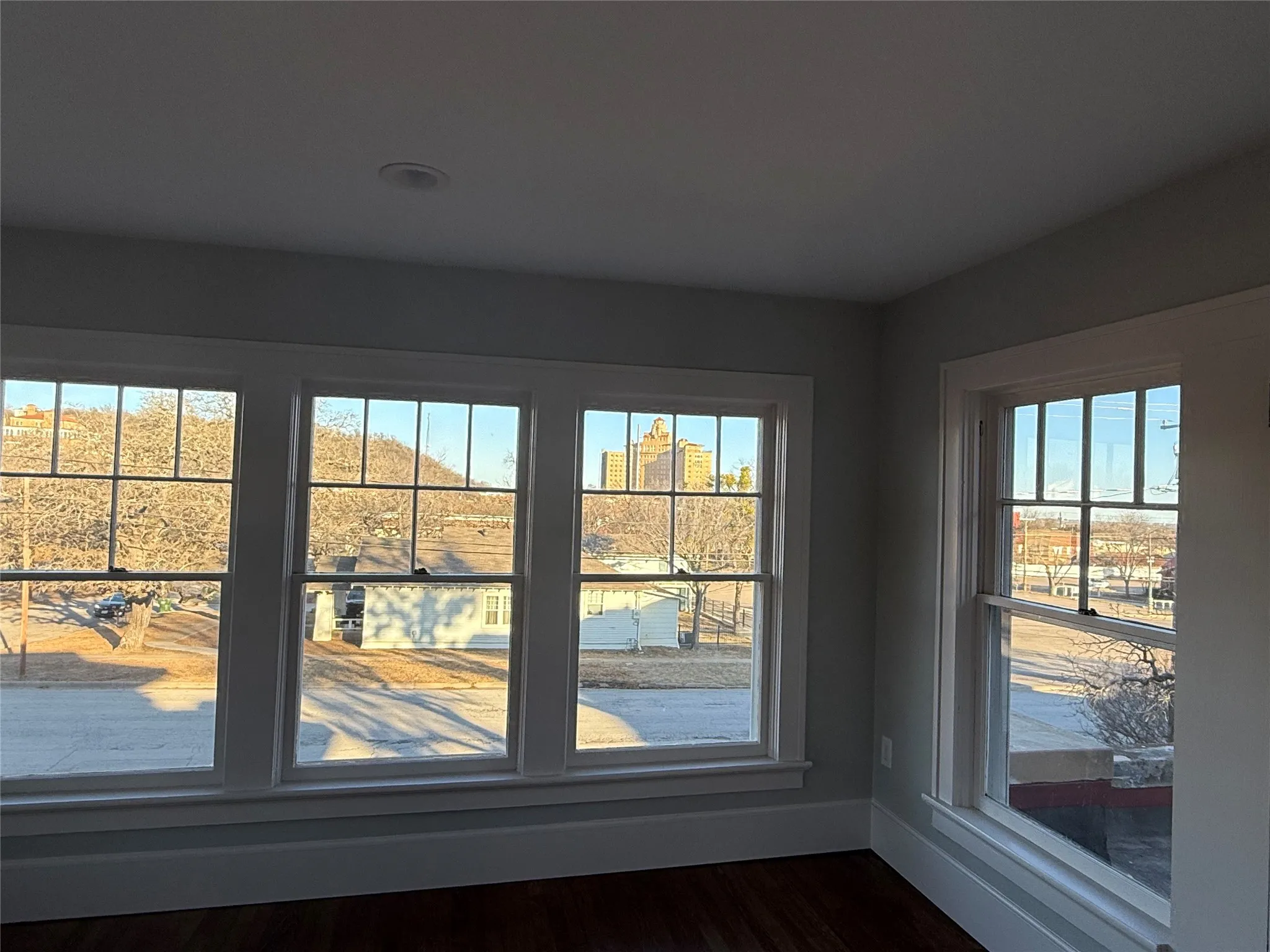 Single Family Residence For Sale in Palo Pinto County , 211 NW 4th Avenue, Mineral Wells, Texas 76067, 4 Bedroom, 3 Bathroom, Garage spaces, 3,052 Sqft, built in 1900, Preowned, mls#21151706, Real Estate Agent in Mineral Wells, Homes For Sale in Palo Pinto county, Homes For Sale in Mineral Wells, Realtor in Mineral Wells Texas, Real Estate Brokerage Independent Realty Texas, Luminita Cordes Realtor