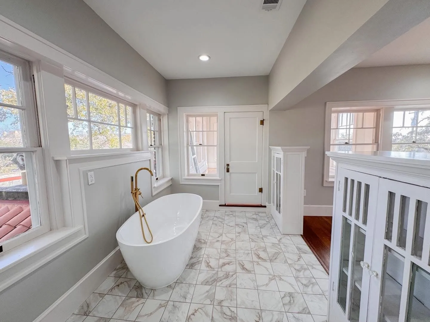 Single Family Residence For Sale in Palo Pinto County , 211 NW 4th Avenue, Mineral Wells, Texas 76067, 4 Bedroom, 3 Bathroom, Garage spaces, 3,052 Sqft, built in 1900, Preowned, mls#21151706, Real Estate Agent in Mineral Wells, Homes For Sale in Palo Pinto county, Homes For Sale in Mineral Wells, Realtor in Mineral Wells Texas, Real Estate Brokerage Independent Realty Texas, Luminita Cordes Realtor