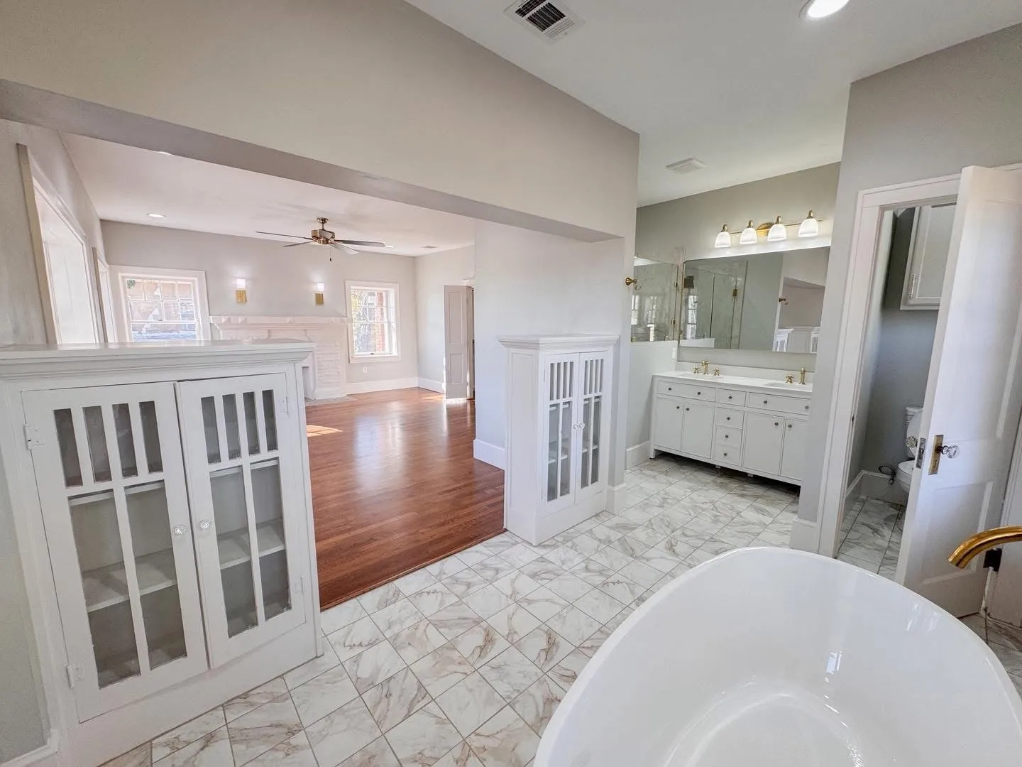 Single Family Residence For Sale in Palo Pinto County , 211 NW 4th Avenue, Mineral Wells, Texas 76067, 4 Bedroom, 3 Bathroom, Garage spaces, 3,052 Sqft, built in 1900, Preowned, mls#21151706, Real Estate Agent in Mineral Wells, Homes For Sale in Palo Pinto county, Homes For Sale in Mineral Wells, Realtor in Mineral Wells Texas, Real Estate Brokerage Independent Realty Texas, Luminita Cordes Realtor