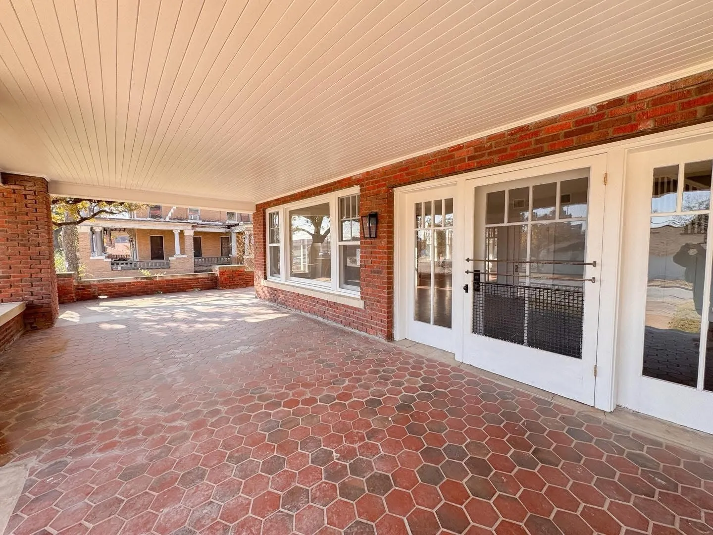 Covered Front​​‌​​​​‌​​‌‌​‌‌​​​‌‌​‌​‌​‌​​​‌​​ Porch