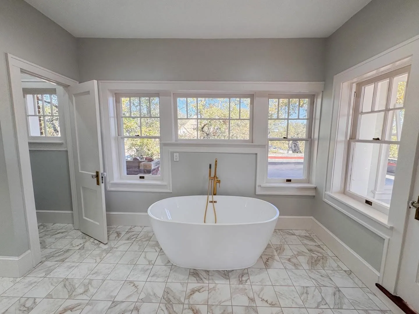 Single Family Residence For Sale in Palo Pinto County , 211 NW 4th Avenue, Mineral Wells, Texas 76067, 4 Bedroom, 3 Bathroom, Garage spaces, 3,052 Sqft, built in 1900, Preowned, mls#21151706, Real Estate Agent in Mineral Wells, Homes For Sale in Palo Pinto county, Homes For Sale in Mineral Wells, Realtor in Mineral Wells Texas, Real Estate Brokerage Independent Realty Texas, Luminita Cordes Realtor