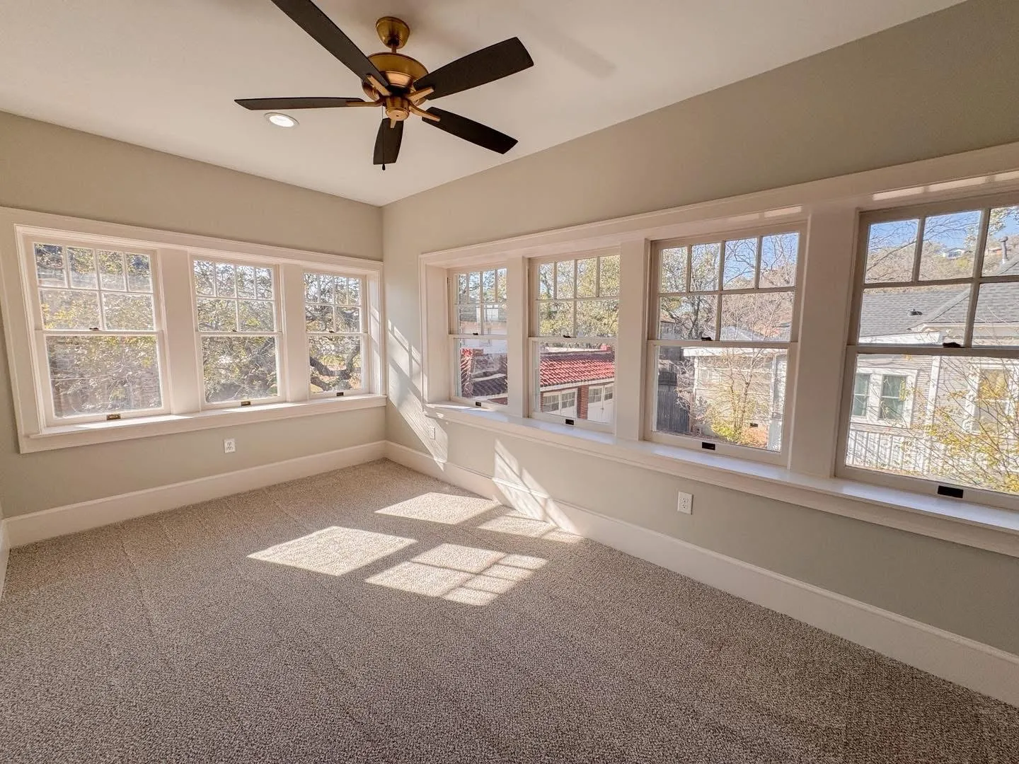 Single Family Residence For Sale in Palo Pinto County , 211 NW 4th Avenue, Mineral Wells, Texas 76067, 4 Bedroom, 3 Bathroom, Garage spaces, 3,052 Sqft, built in 1900, Preowned, mls#21151706, Real Estate Agent in Mineral Wells, Homes For Sale in Palo Pinto county, Homes For Sale in Mineral Wells, Realtor in Mineral Wells Texas, Real Estate Brokerage Independent Realty Texas, Luminita Cordes Realtor