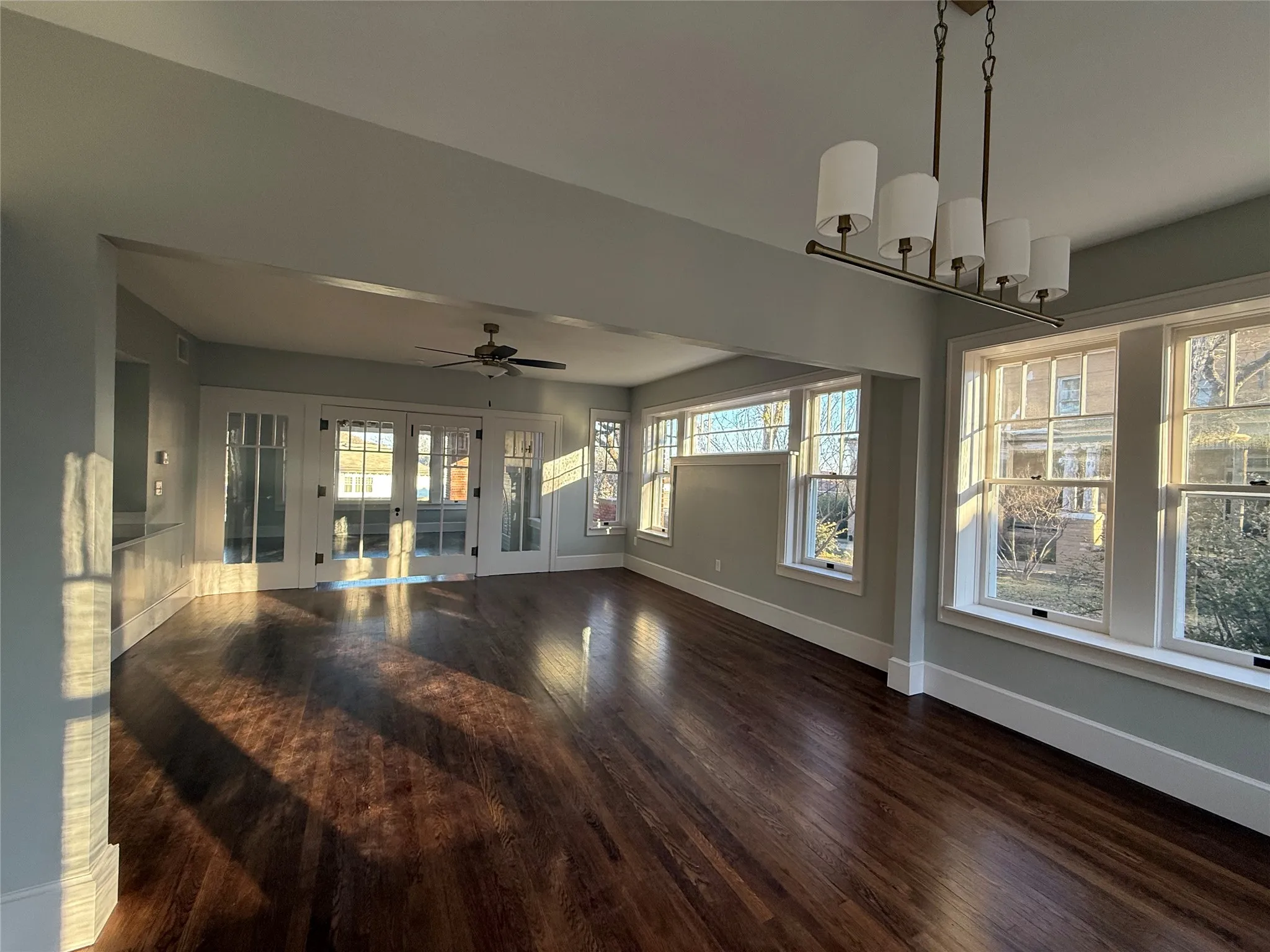 Single Family Residence For Sale in Palo Pinto County , 211 NW 4th Avenue, Mineral Wells, Texas 76067, 4 Bedroom, 3 Bathroom, Garage spaces, 3,052 Sqft, built in 1900, Preowned, mls#21151706, Real Estate Agent in Mineral Wells, Homes For Sale in Palo Pinto county, Homes For Sale in Mineral Wells, Realtor in Mineral Wells Texas, Real Estate Brokerage Independent Realty Texas, Luminita Cordes Realtor
