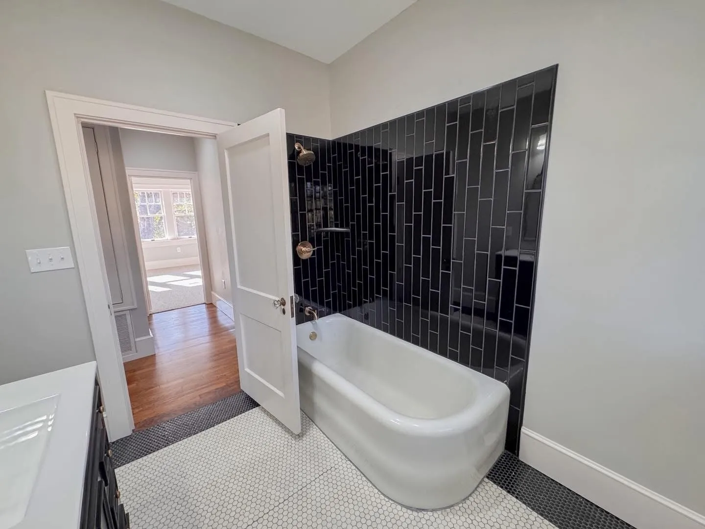 Single Family Residence For Sale in Palo Pinto County , 211 NW 4th Avenue, Mineral Wells, Texas 76067, 4 Bedroom, 3 Bathroom, Garage spaces, 3,052 Sqft, built in 1900, Preowned, mls#21151706, Real Estate Agent in Mineral Wells, Homes For Sale in Palo Pinto county, Homes For Sale in Mineral Wells, Realtor in Mineral Wells Texas, Real Estate Brokerage Independent Realty Texas, Luminita Cordes Realtor