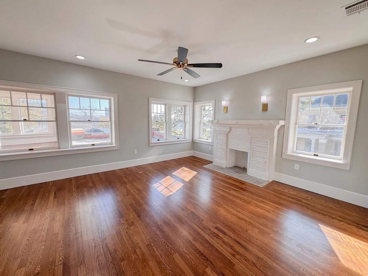 Single Family Residence For Sale in Palo Pinto County , 211 NW 4th Avenue, Mineral Wells, Texas 76067, 4 Bedroom, 3 Bathroom, Garage spaces, 3,052 Sqft, built in 1900, Preowned, mls#21151706, Real Estate Agent in Mineral Wells, Homes For Sale in Palo Pinto county, Homes For Sale in Mineral Wells, Realtor in Mineral Wells Texas, Real Estate Brokerage Independent Realty Texas, Luminita Cordes Realtor