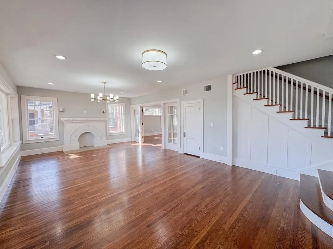 Single Family Residence For Sale in Palo Pinto County , 211 NW 4th Avenue, Mineral Wells, Texas 76067, 4 Bedroom, 3 Bathroom, Garage spaces, 3,052 Sqft, built in 1900, Preowned, mls#21151706, Real Estate Agent in Mineral Wells, Homes For Sale in Palo Pinto county, Homes For Sale in Mineral Wells, Realtor in Mineral Wells Texas, Real Estate Brokerage Independent Realty Texas, Luminita Cordes Realtor
