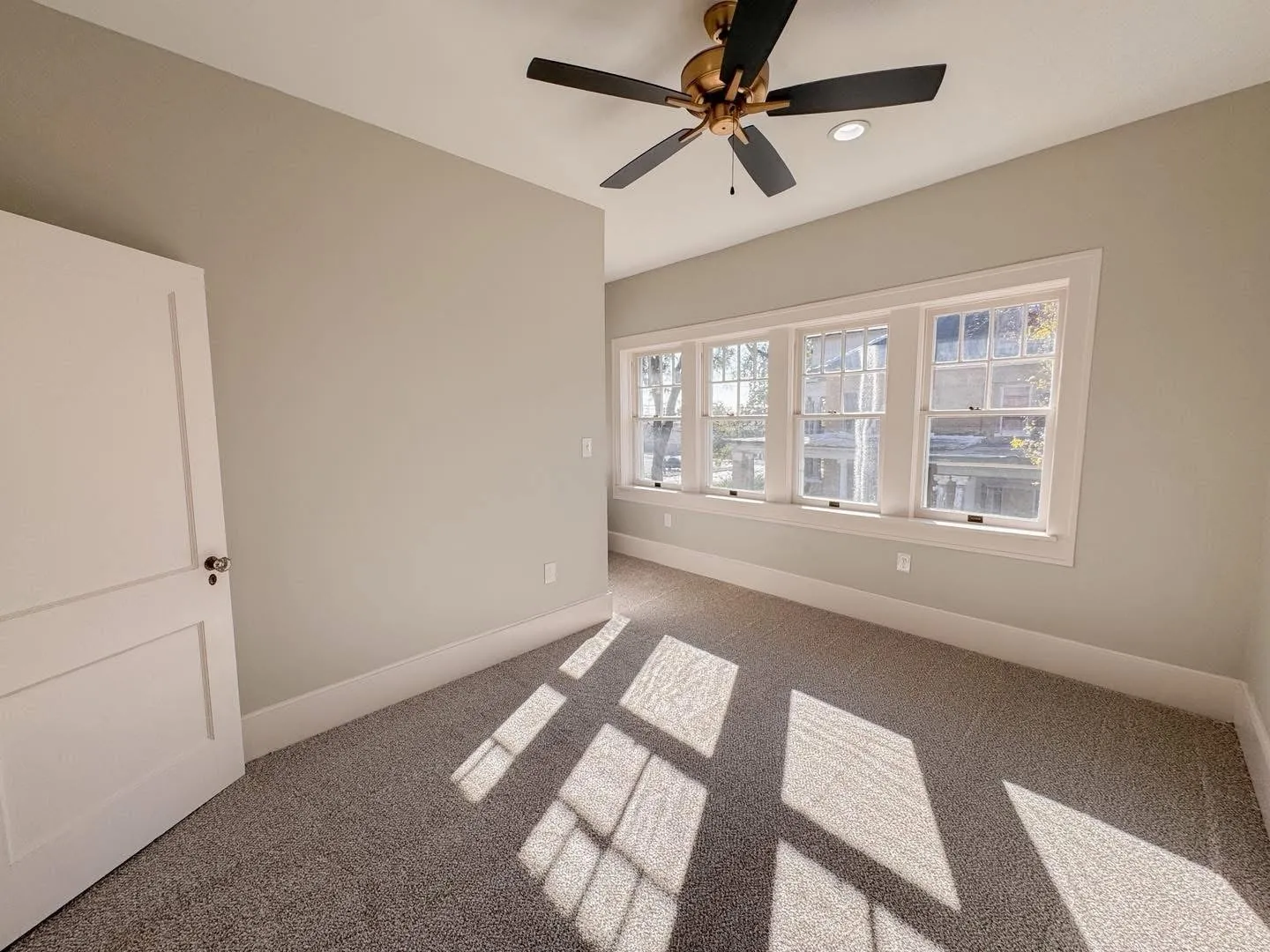 Single Family Residence For Sale in Palo Pinto County , 211 NW 4th Avenue, Mineral Wells, Texas 76067, 4 Bedroom, 3 Bathroom, Garage spaces, 3,052 Sqft, built in 1900, Preowned, mls#21151706, Real Estate Agent in Mineral Wells, Homes For Sale in Palo Pinto county, Homes For Sale in Mineral Wells, Realtor in Mineral Wells Texas, Real Estate Brokerage Independent Realty Texas, Luminita Cordes Realtor