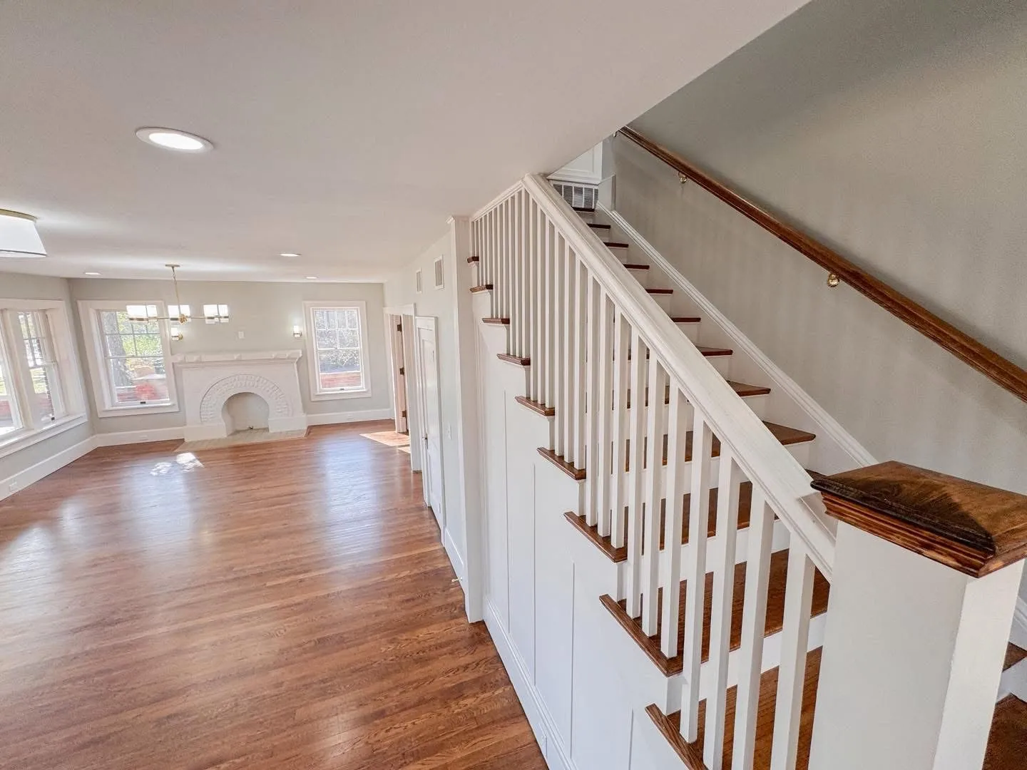 Single Family Residence For Sale in Palo Pinto County , 211 NW 4th Avenue, Mineral Wells, Texas 76067, 4 Bedroom, 3 Bathroom, Garage spaces, 3,052 Sqft, built in 1900, Preowned, mls#21151706, Real Estate Agent in Mineral Wells, Homes For Sale in Palo Pinto county, Homes For Sale in Mineral Wells, Realtor in Mineral Wells Texas, Real Estate Brokerage Independent Realty Texas, Luminita Cordes Realtor