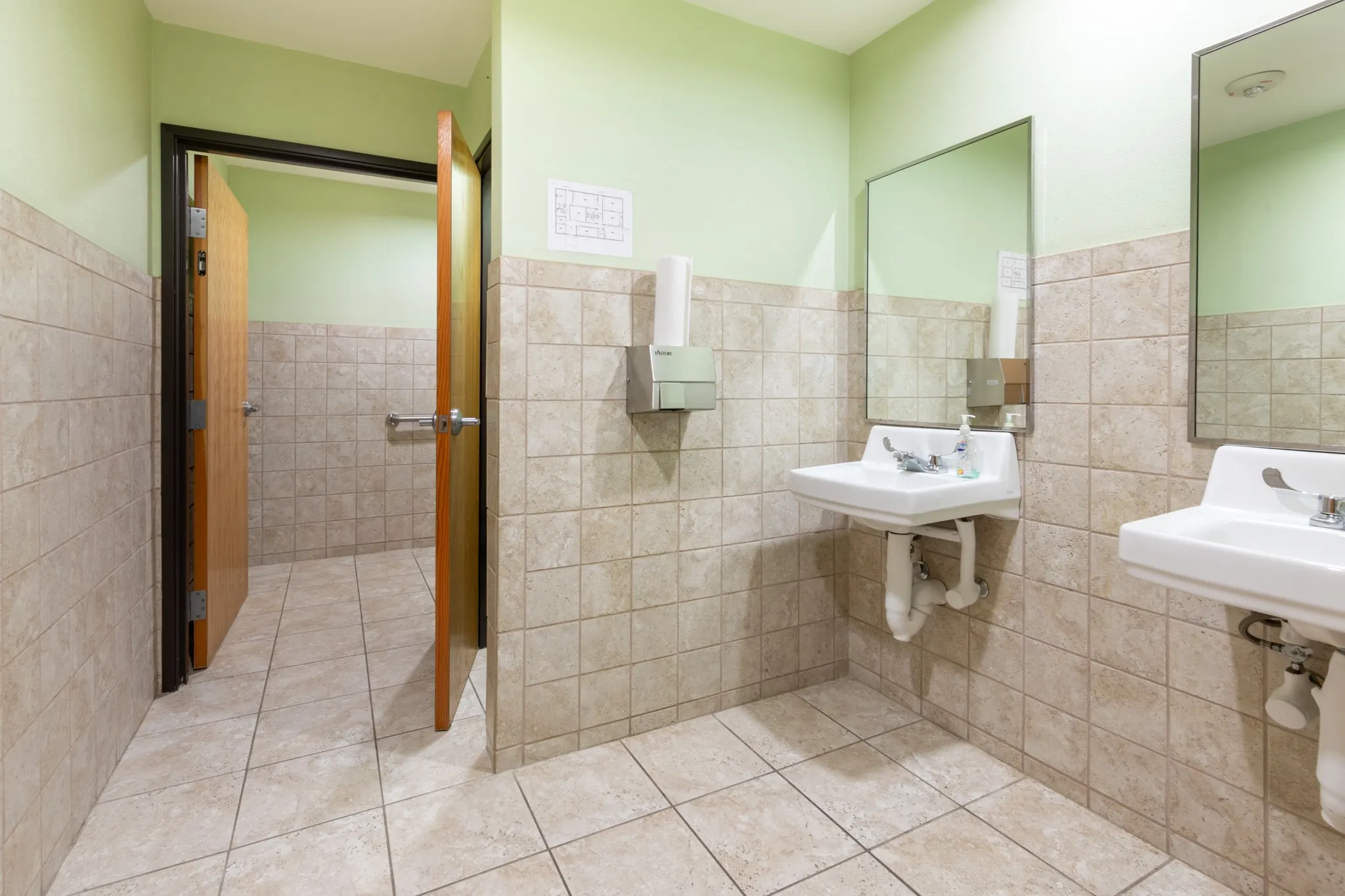Business For Sale in Tarrant County , 6409 W Poly Webb Road, Arlington, Texas 76016, 0, 0, Garage spaces, 0 Sqft, built in 1979, Preowned, mls#21173470, Real Estate Agent in Arlington, Homes For Sale in Tarrant county, Homes For Sale in Arlington, Realtor in Arlington Texas, Real Estate Brokerage Independent Realty Texas, Luminita Cordes Realtor