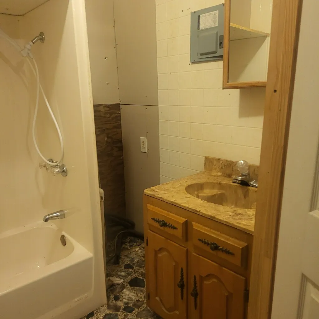Single Family Residence For Sale in Hunt County , 1932 Wahoo Lane, West Tawakoni, Texas 75474, 1 Bedroom, 2 Bathrooms, Garage spaces, 800 Sqft, built in 1960, Price $74,000, mls#21172052, Real Estate Agent in West Tawakoni, Homes For Sale in Hunt county, Homes For Sale in West Tawakoni, Realtor in West Tawakoni Texas, Real Estate Brokerage Independent Realty Texas, Luminita Cordes Realtor