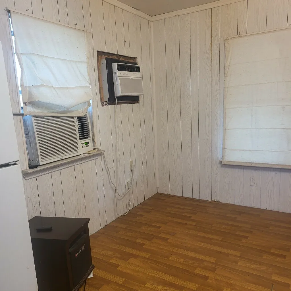 Single Family Residence For Sale in Hunt County , 1932 Wahoo Lane, West Tawakoni, Texas 75474, 1 Bedroom, 2 Bathrooms, Garage spaces, 800 Sqft, built in 1960, Price $74,000, mls#21172052, Real Estate Agent in West Tawakoni, Homes For Sale in Hunt county, Homes For Sale in West Tawakoni, Realtor in West Tawakoni Texas, Real Estate Brokerage Independent Realty Texas, Luminita Cordes Realtor
