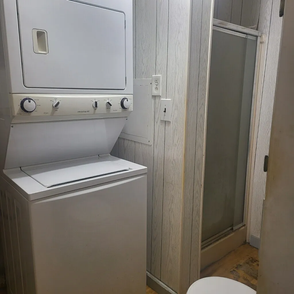 Single Family Residence For Sale in Hunt County , 1932 Wahoo Lane, West Tawakoni, Texas 75474, 1 Bedroom, 2 Bathrooms, Garage spaces, 800 Sqft, built in 1960, Price $74,000, mls#21172052, Real Estate Agent in West Tawakoni, Homes For Sale in Hunt county, Homes For Sale in West Tawakoni, Realtor in West Tawakoni Texas, Real Estate Brokerage Independent Realty Texas, Luminita Cordes Realtor