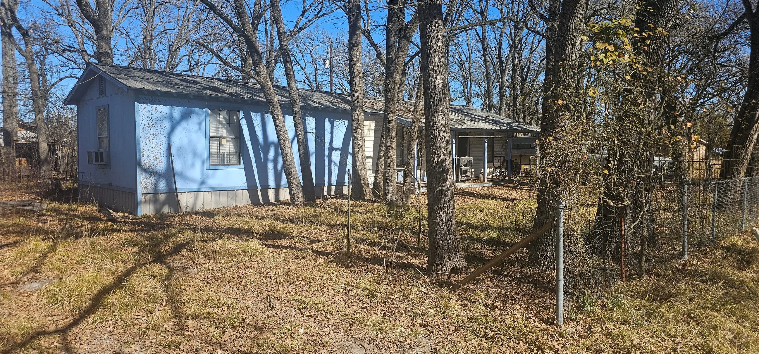 Single Family Residence For Sale in Hunt County , 1932 Wahoo Lane, West Tawakoni, Texas 75474, 1 Bedroom, 2 Bathrooms, Garage spaces, 800 Sqft, built in 1960, Price $74,000, mls#21172052, Real Estate Agent in West Tawakoni, Homes For Sale in Hunt county, Homes For Sale in West Tawakoni, Realtor in West Tawakoni Texas, Real Estate Brokerage Independent Realty Texas, Luminita Cordes Realtor