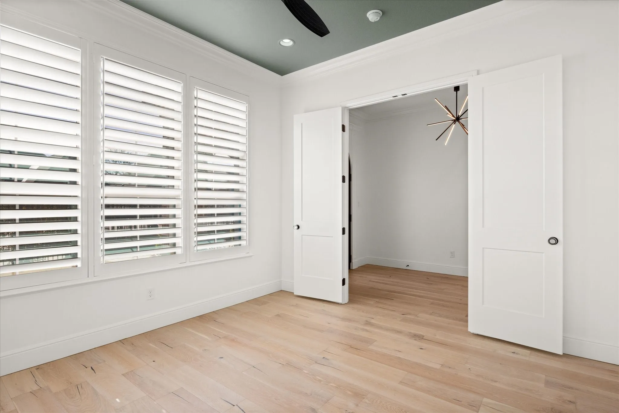 Unfurnished bedroom featuring ornamental molding, light wood finished floors, a ceiling fan, and recessed lighting
