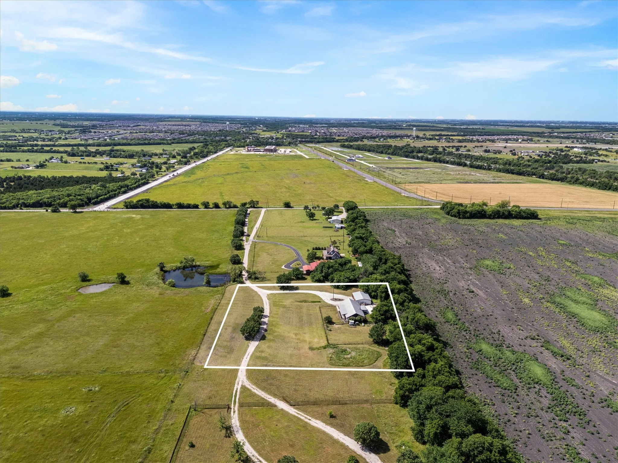 View to the South and proximity to Ellis Elementary