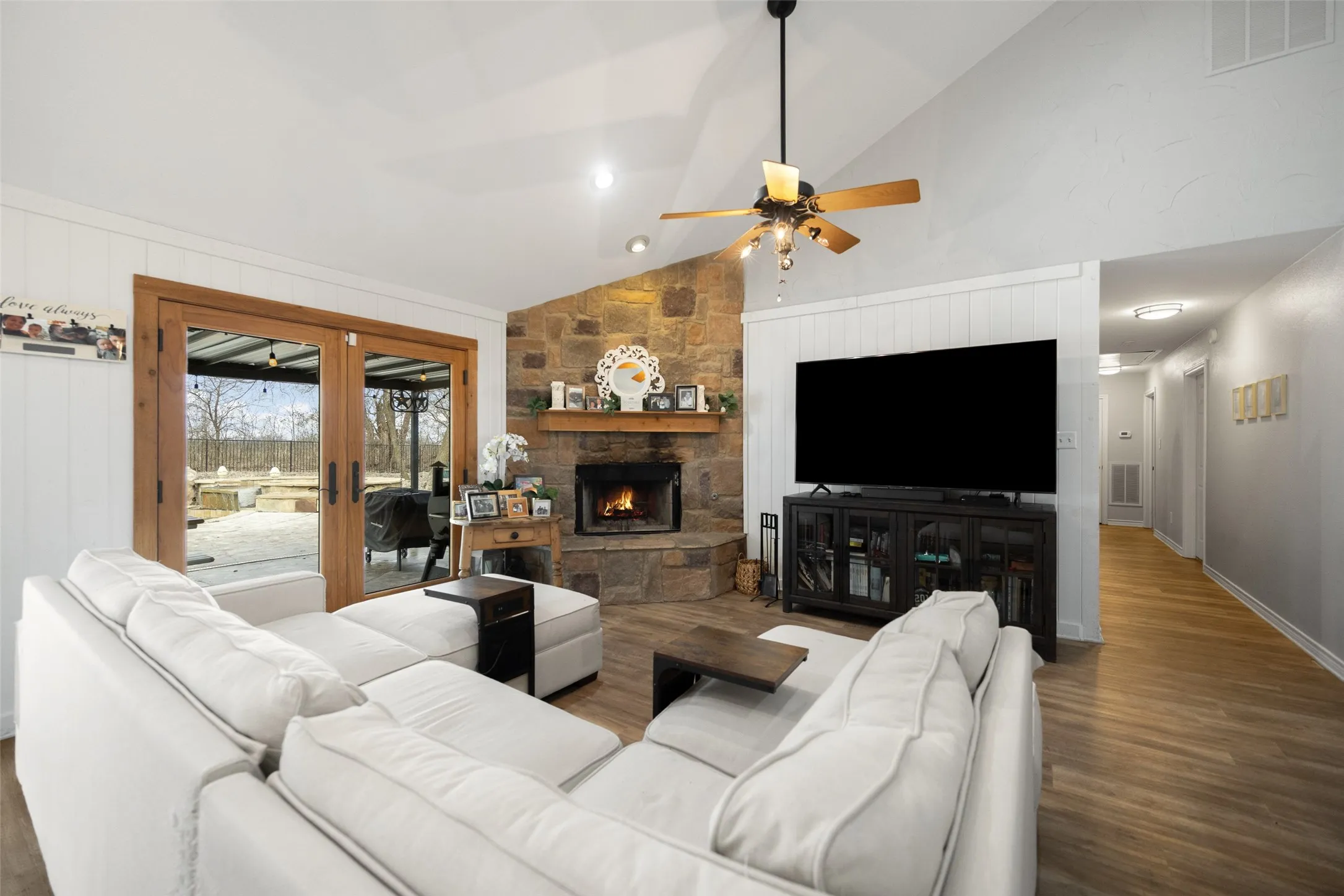 Single Family Residence For Sale in Collin County , 21639 County Road 850, Farmersville, Texas 75442, 5 Bedroom, 3 Bathroom, 4 Garage spaces, 1,980 Sqft, built in 1999, Price $515,000, mls#21170402, Real Estate Agent in Farmersville, Homes For Sale in Collin county, Homes For Sale in Farmersville, Realtor in Farmersville Texas, Real Estate Brokerage Independent Realty Texas, Luminita Cordes Realtor