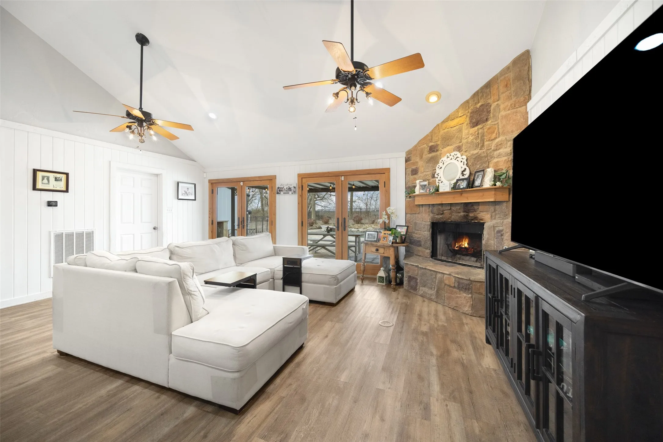 Single Family Residence For Sale in Collin County , 21639 County Road 850, Farmersville, Texas 75442, 5 Bedroom, 3 Bathroom, 4 Garage spaces, 1,980 Sqft, built in 1999, Price $515,000, mls#21170402, Real Estate Agent in Farmersville, Homes For Sale in Collin county, Homes For Sale in Farmersville, Realtor in Farmersville Texas, Real Estate Brokerage Independent Realty Texas, Luminita Cordes Realtor
