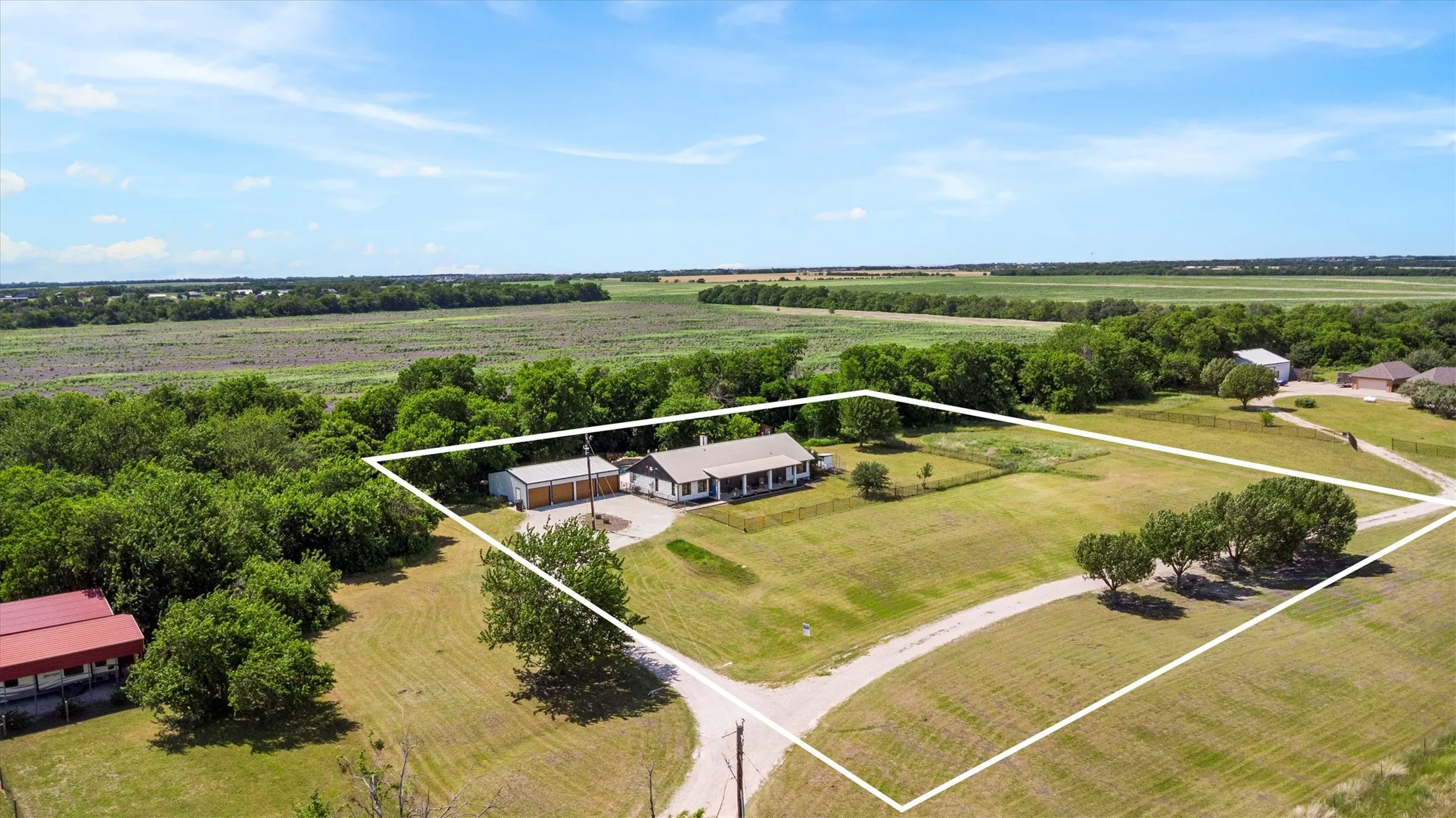 Single Family Residence For Sale in Collin County , 21639 County Road 850, Farmersville, Texas 75442, 5 Bedroom, 3 Bathroom, 4 Garage spaces, 1,980 Sqft, built in 1999, Price $515,000, mls#21170402, Real Estate Agent in Farmersville, Homes For Sale in Collin county, Homes For Sale in Farmersville, Realtor in Farmersville Texas, Real Estate Brokerage Independent Realty Texas, Luminita Cordes Realtor