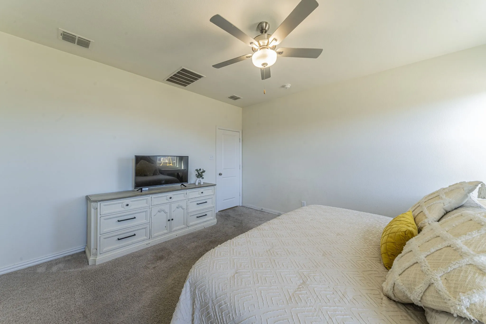 Single Family Residence For Sale in Tarrant County , 1240 Almond Road, Azle, Texas 76020, 4 Bedroom, 2 Bathroom, 2 Garage spaces, 1,996 Sqft, built in 2023, Preowned, mls#21164563, Real Estate Agent in Azle, Homes For Sale in Tarrant county, Homes For Sale in Azle, Realtor in Azle Texas, Real Estate Brokerage Independent Realty Texas, Luminita Cordes Realtor